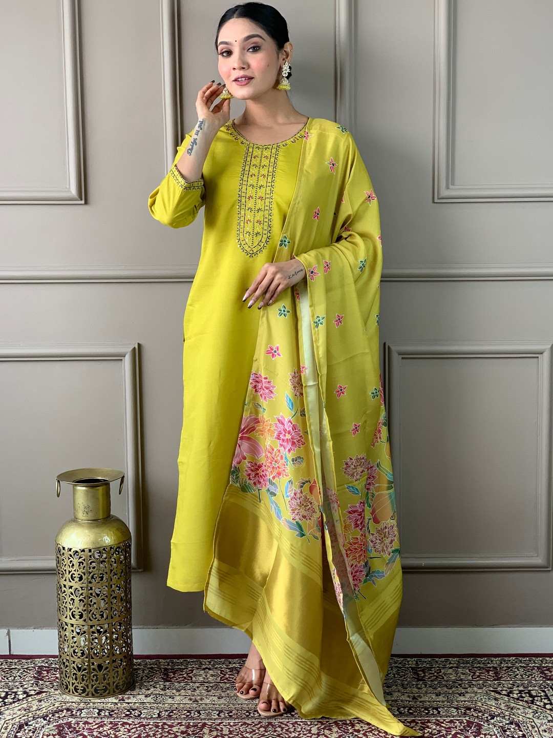 AG TEXTILE Embroidered Thread Work Chanderi Silk Straight Kurta With Trousers & Dupatta