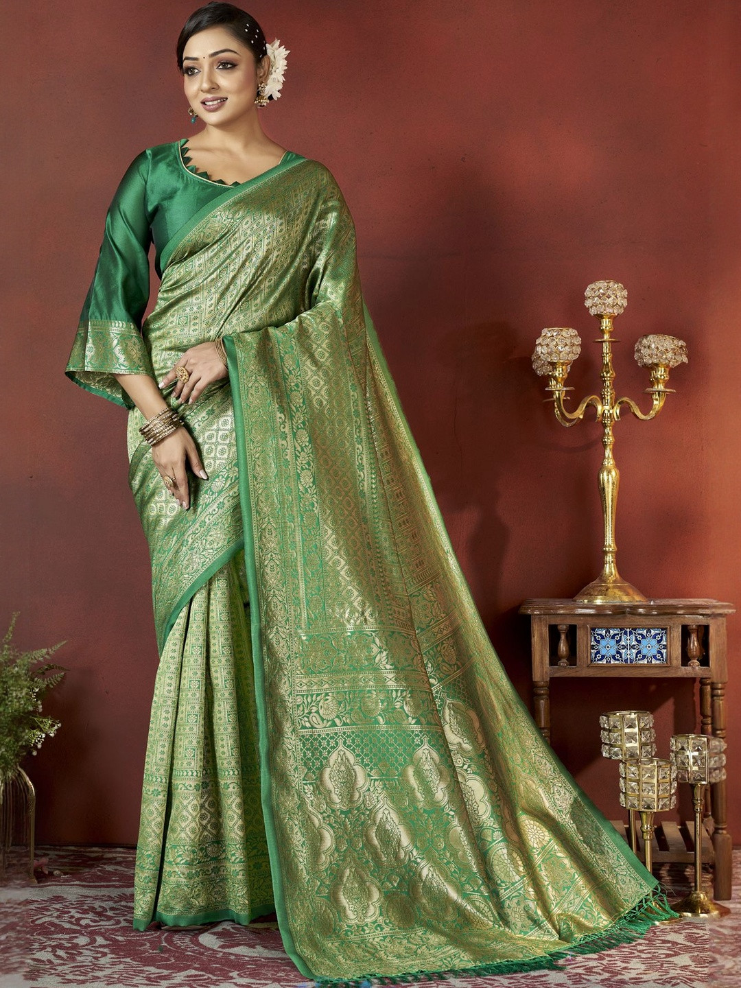 DIVASTRI Ethnic Motifs Zari Pure Silk Handloom Banarasi Saree