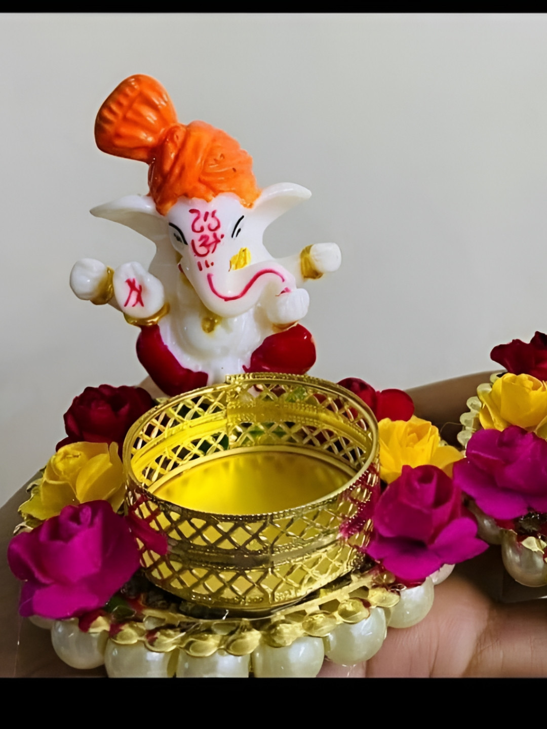 Sellplus Decorative Ganesh Jii, Moti With Flower Candle Holder