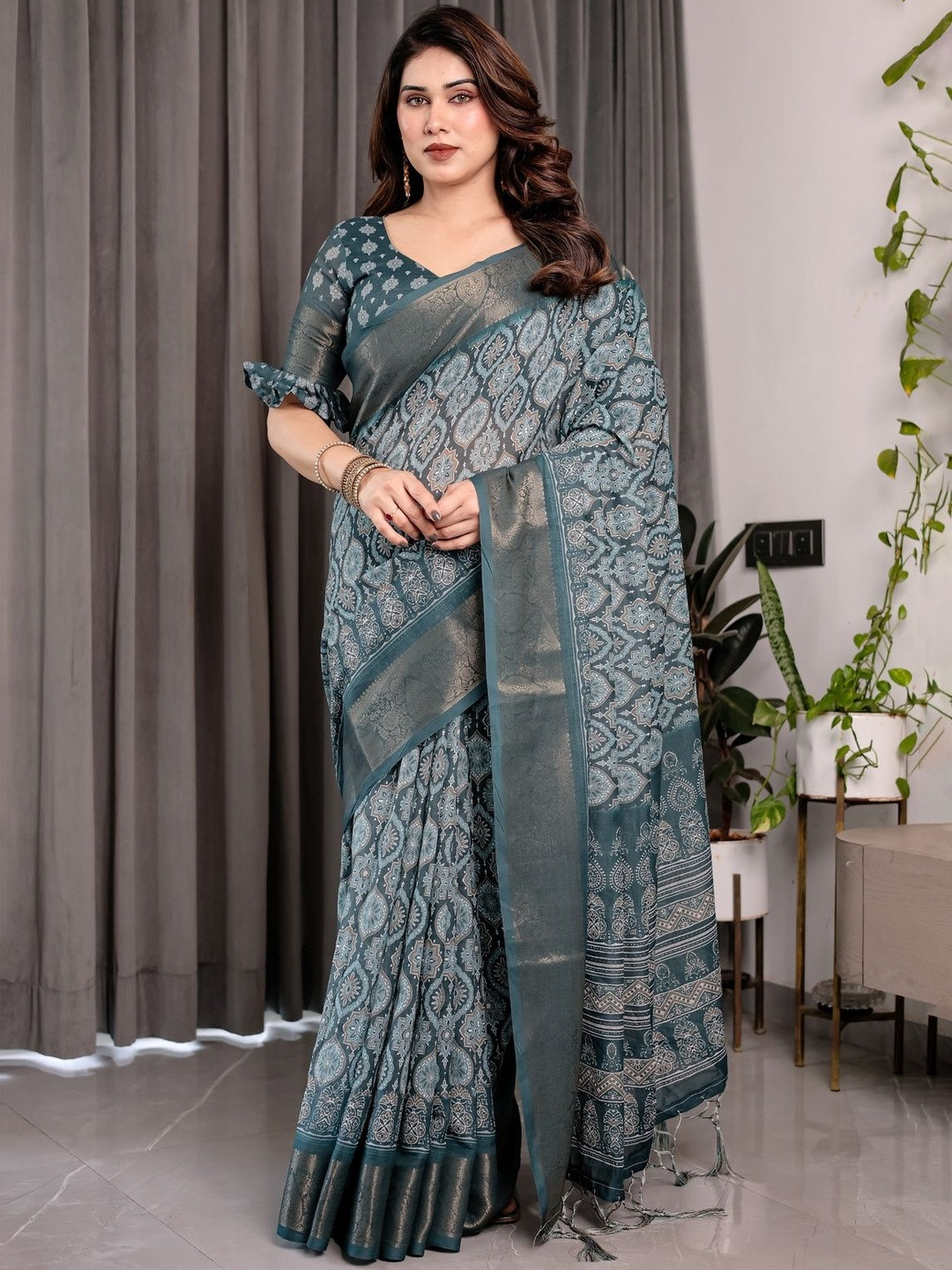 MAHARANI COUTURE Digital Printed Zari Pure Linen Banarasi Saree