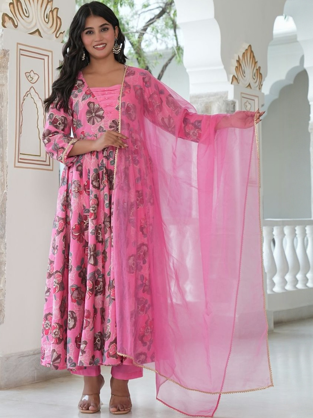 Ragvi Women Floral Printed Chanderi Silk Kurta Set