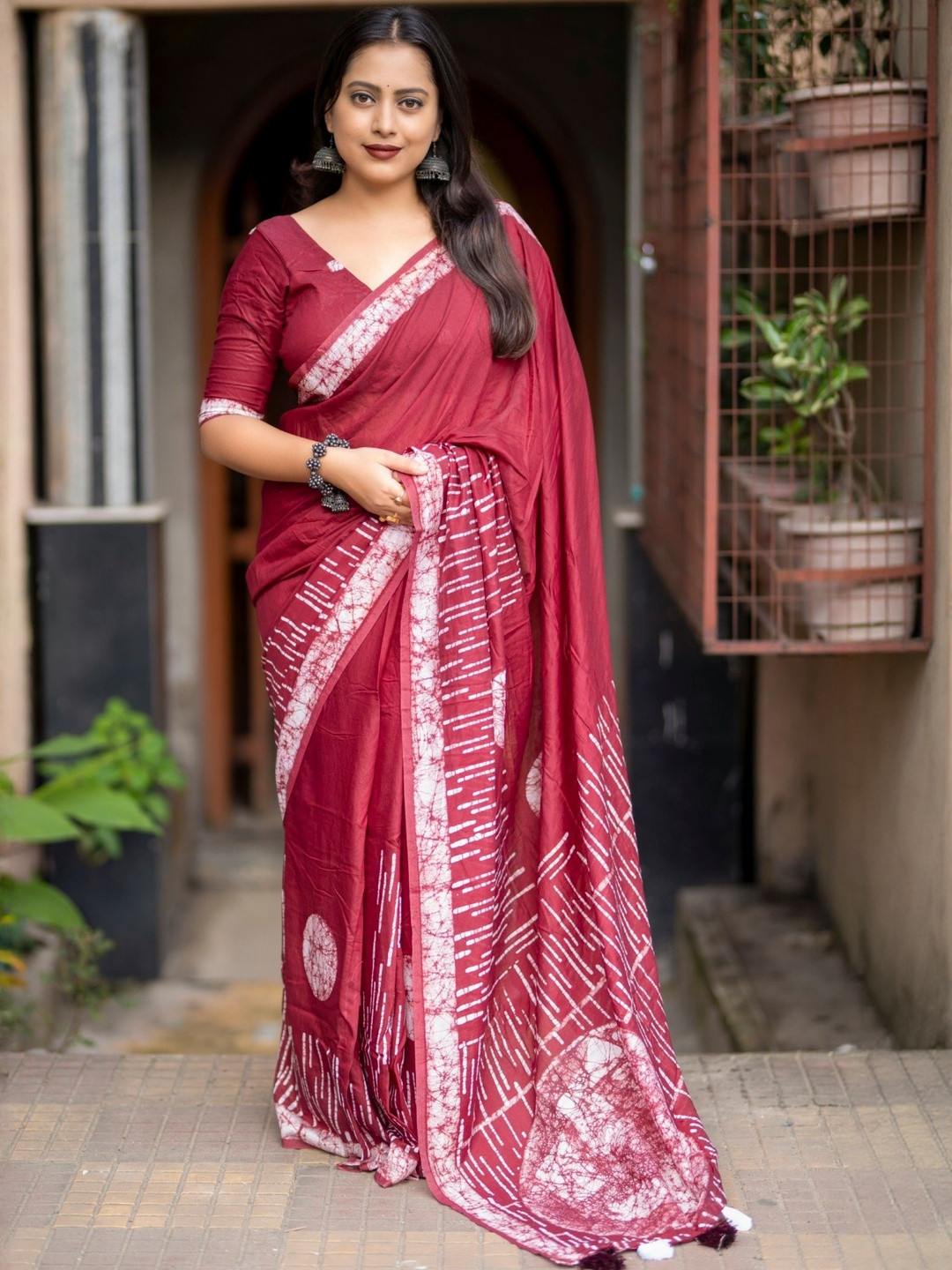 DIVASTRI Women Batik Dyed Chanderi Saree