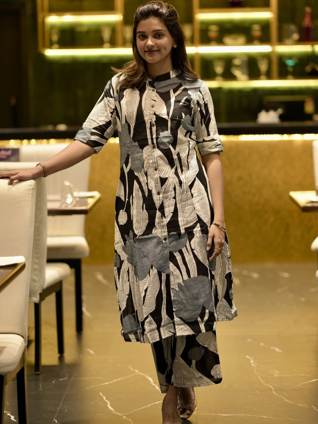 TEXSTILE Women Printed Mandarin Collar Pure Cotton Kurta With Trousers