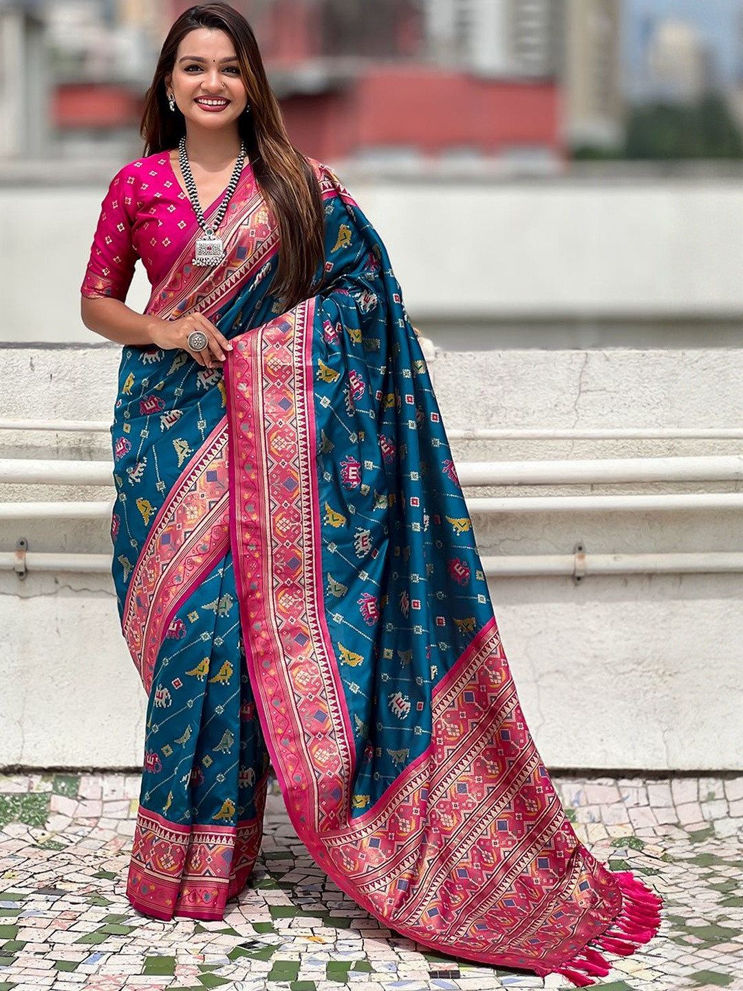 Suha Ethnic Motifs Woven Design Zari Handloom Patola Saree With Unstiched Blouse Piece