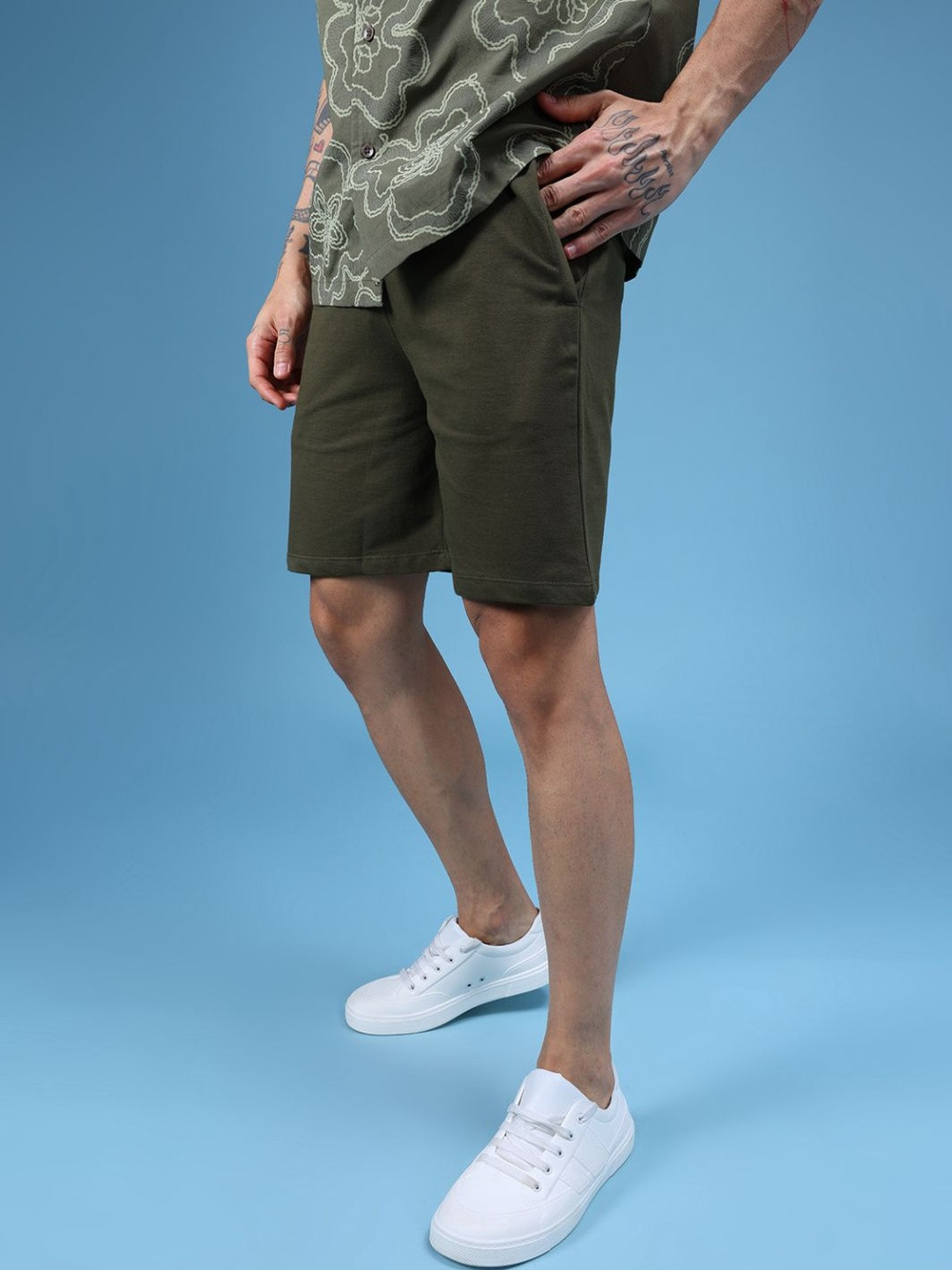 LIMEROAD Men Olive Solid Terry Cotton Regular Fit Mid-Rise Knitted Shorts