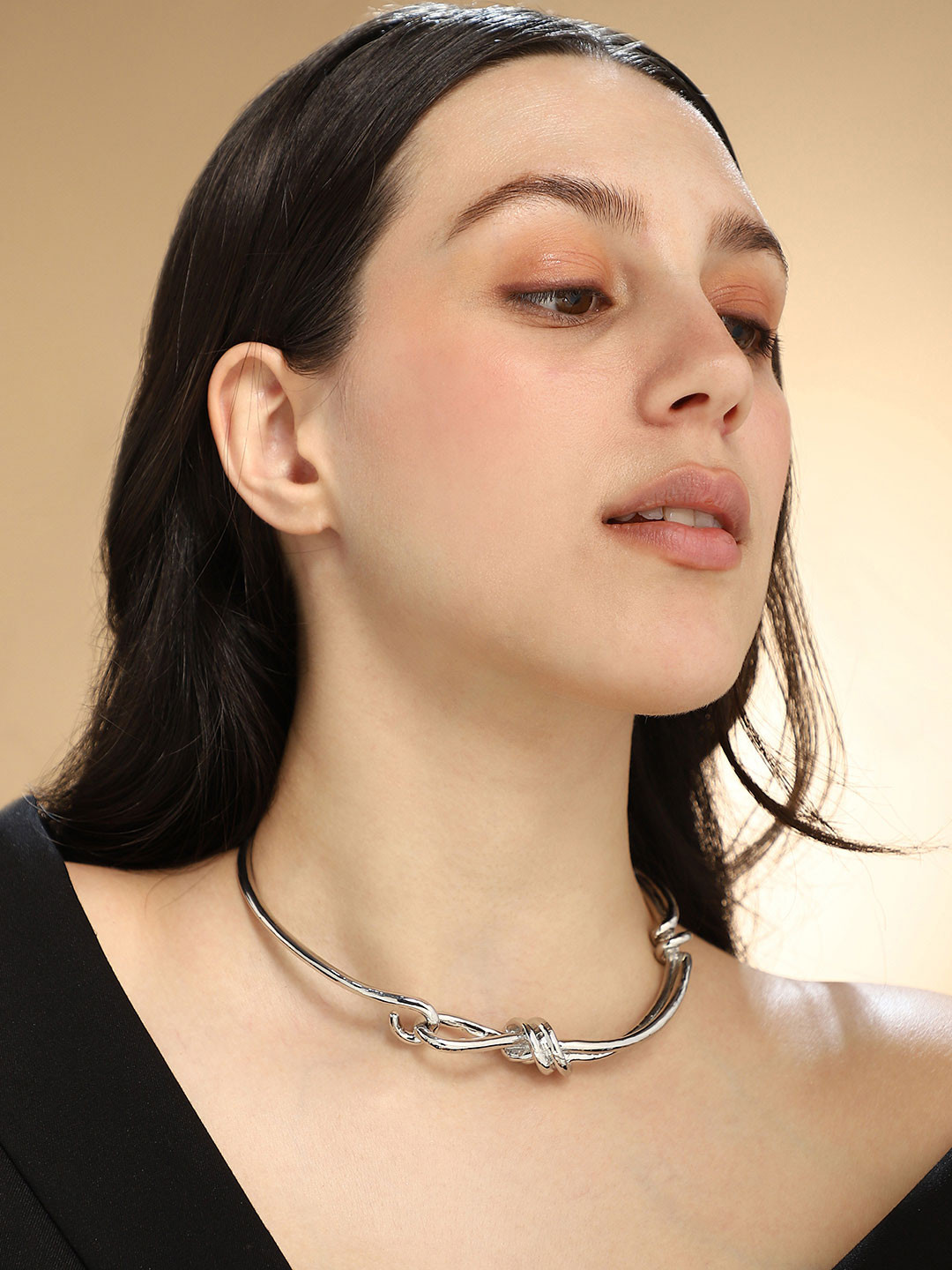 SOHI Silver-Plated The Knotted-Bar Collar Necklace