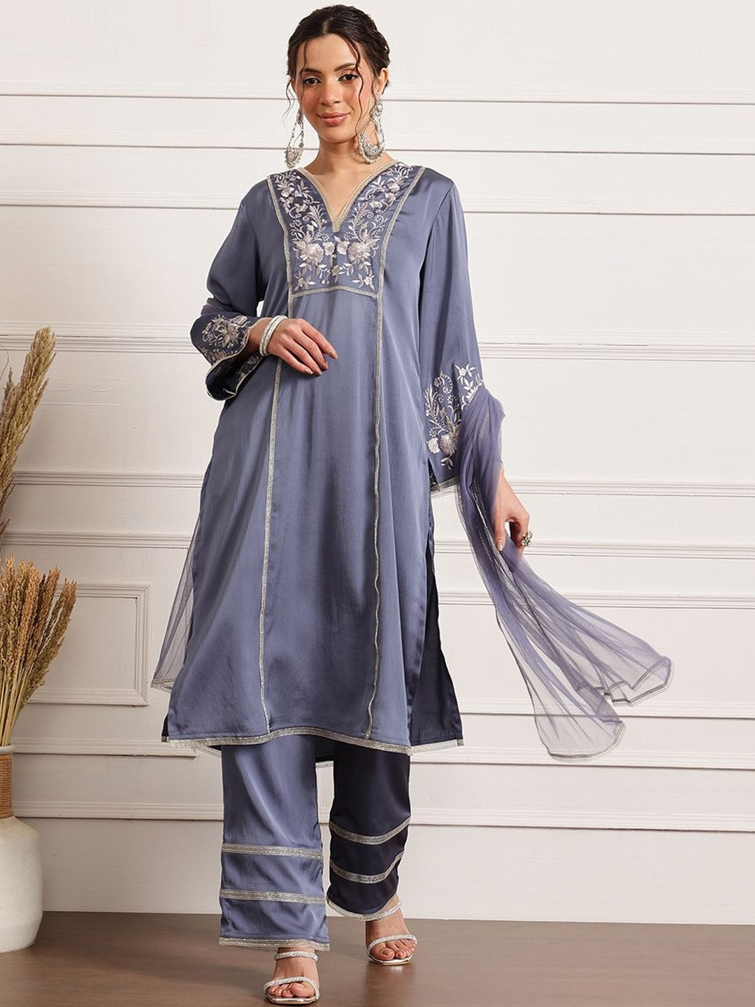 BARARA ETHNIC Floral Yoke Design V-Neck Panelled Straight Kurta & Trousers With Dupatta