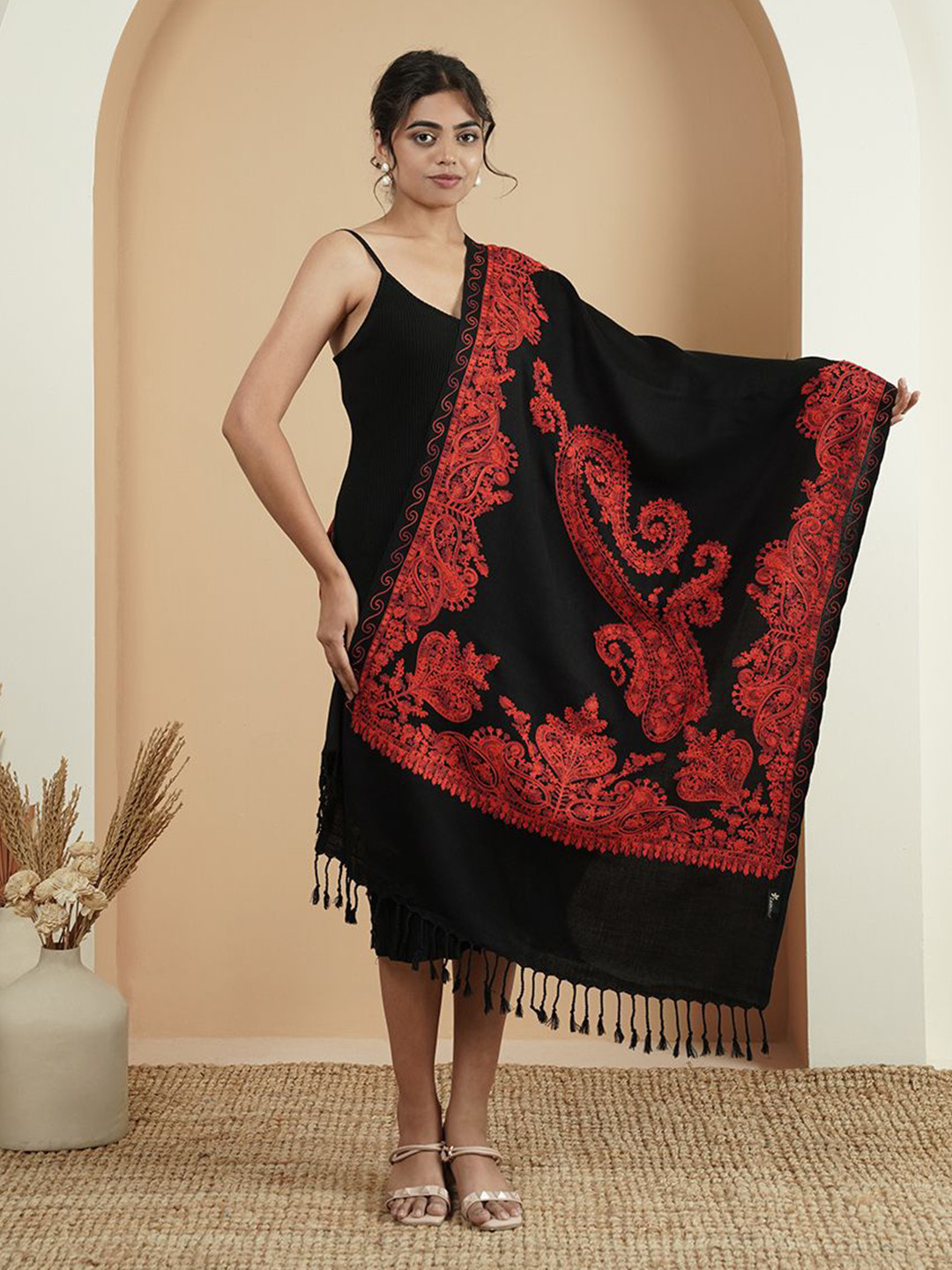 Zamour Women Kashmiri Paisley Aari Embroidery Stole