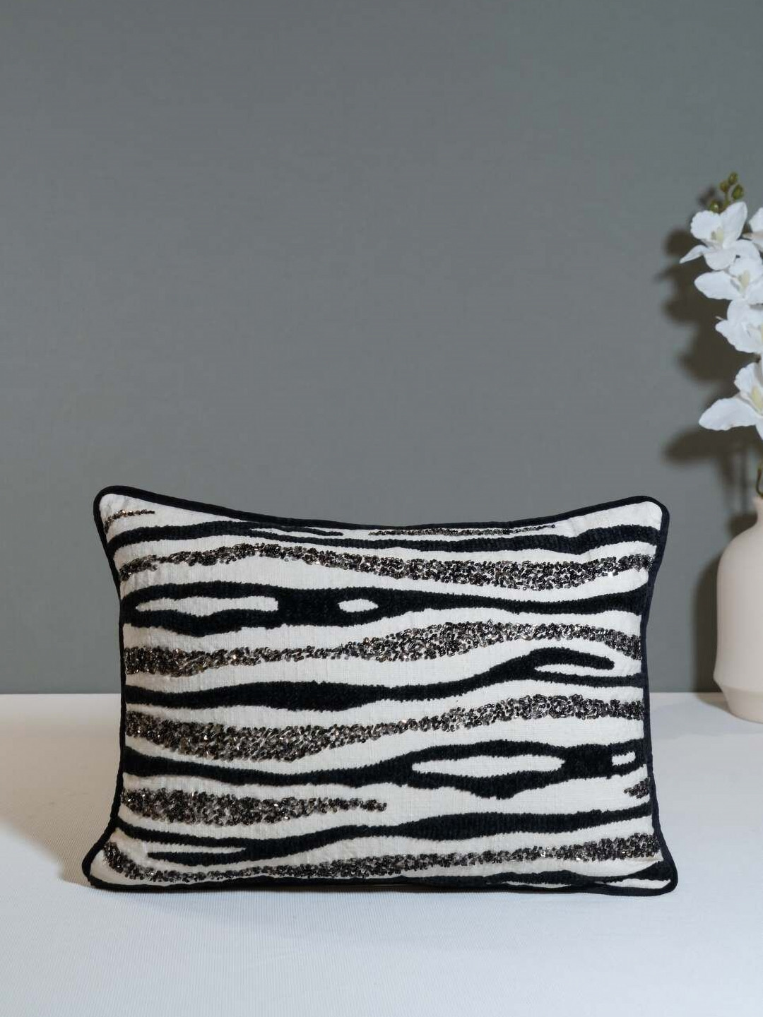KASA BY HOLZER White & Black Abstract Rectangle Cushion Cover