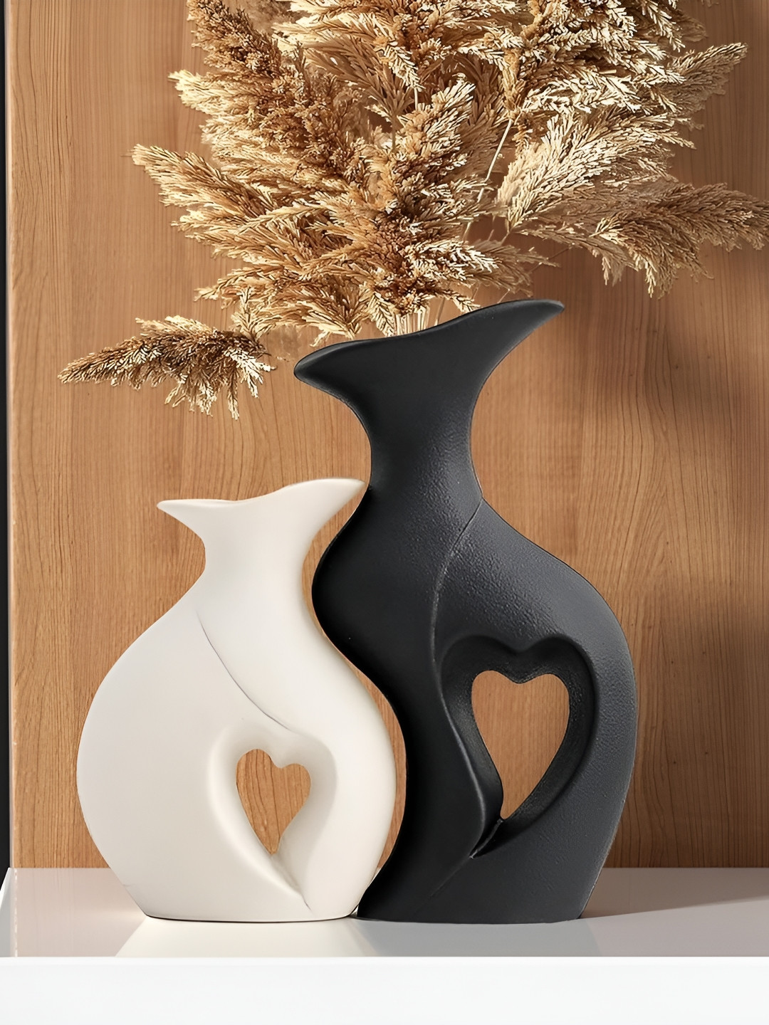 THE SACRED GIFTS White & Black 2 Pieces Heart Shaped Ceramic Flower Vases