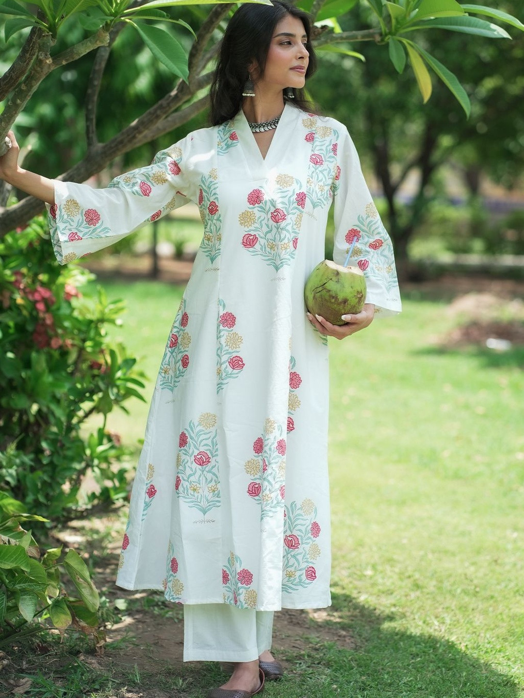 KraftTales Women Floral Printed Regular Pure Cotton Kurta with Trousers