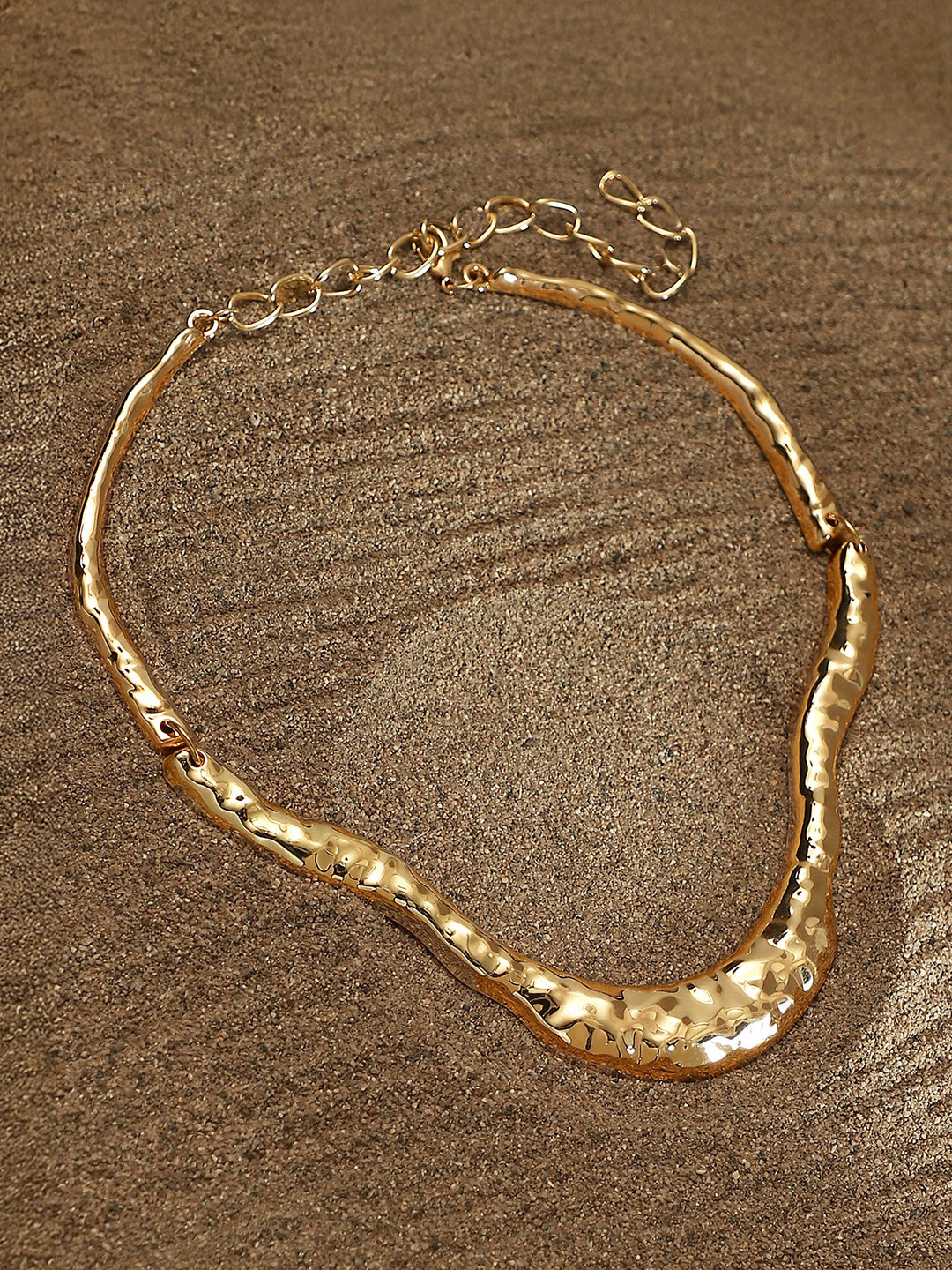 SOHI Gold-Plated The Hammered-Horn Collar Necklace