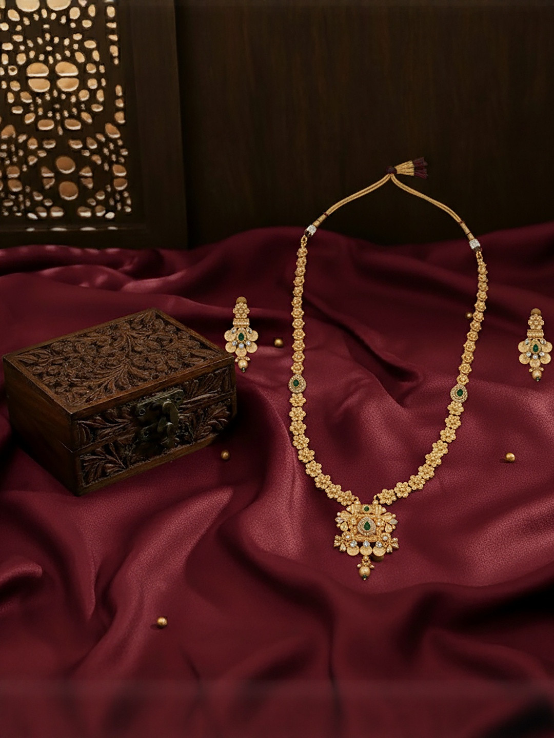 SOLLIGHT Gold-Plated Cubic Zirconia Studded & Pearls Beaded Jewellery Set