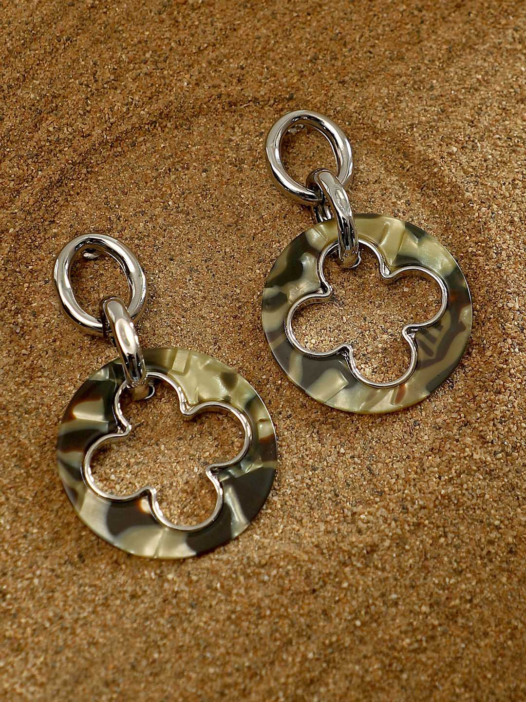 SOHI The Clover-Tortoiseshell Silver Plated Drop Earrings