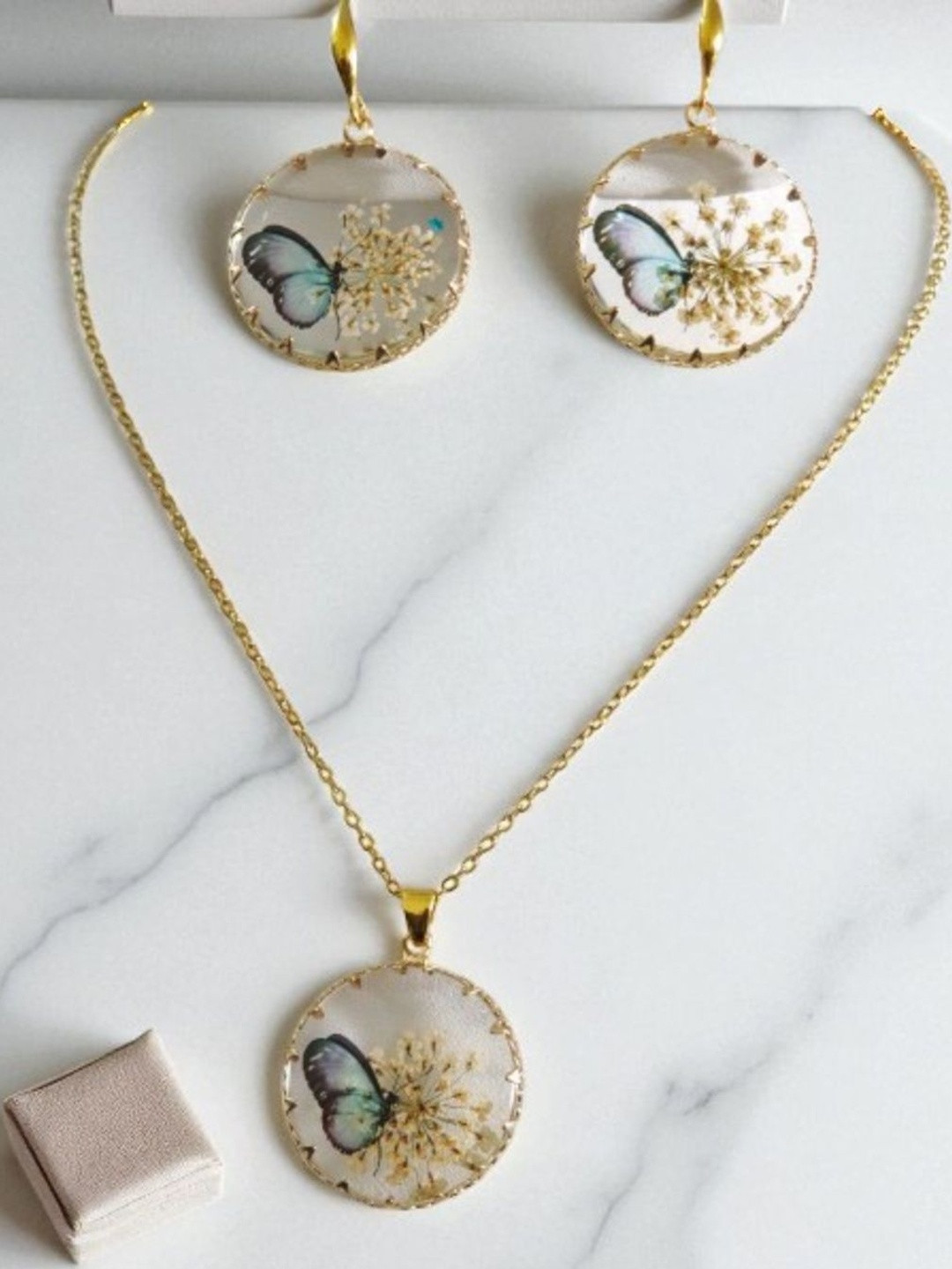 SAPRAA TRENDS Boho Style Butterfly Resin Dried Flower Glass Pendant