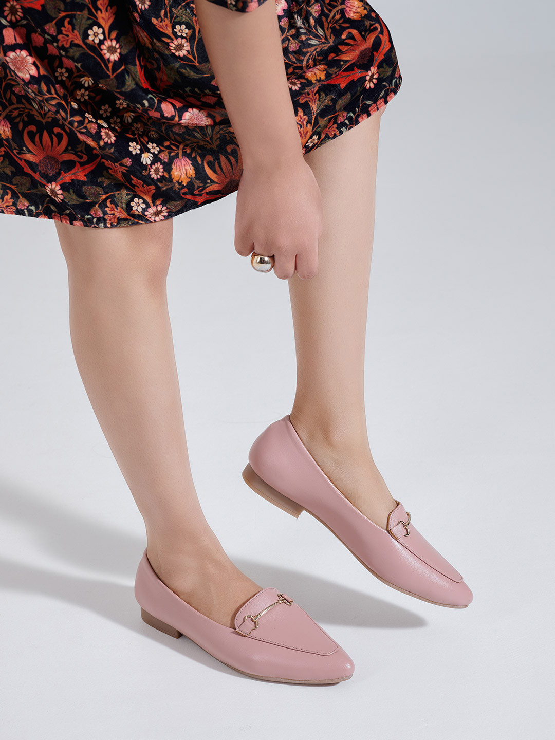 FOOTLABB Pointed-Toe Ballerinas