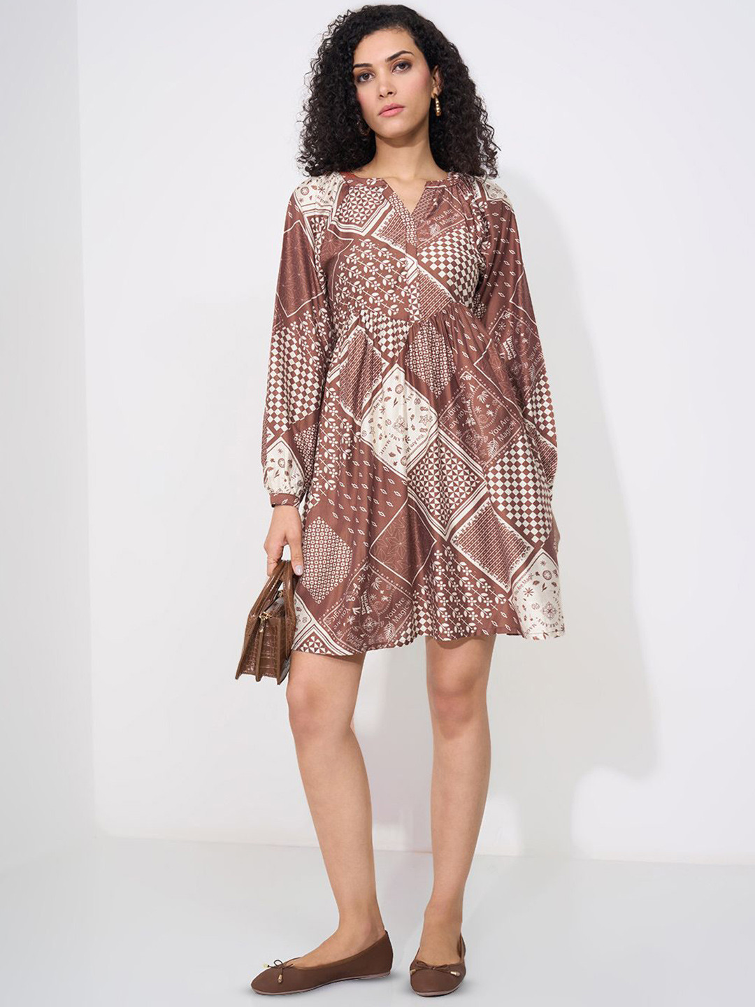 People Women Abstract Printed Gathered or Pleated A-Line Above Knee Dress