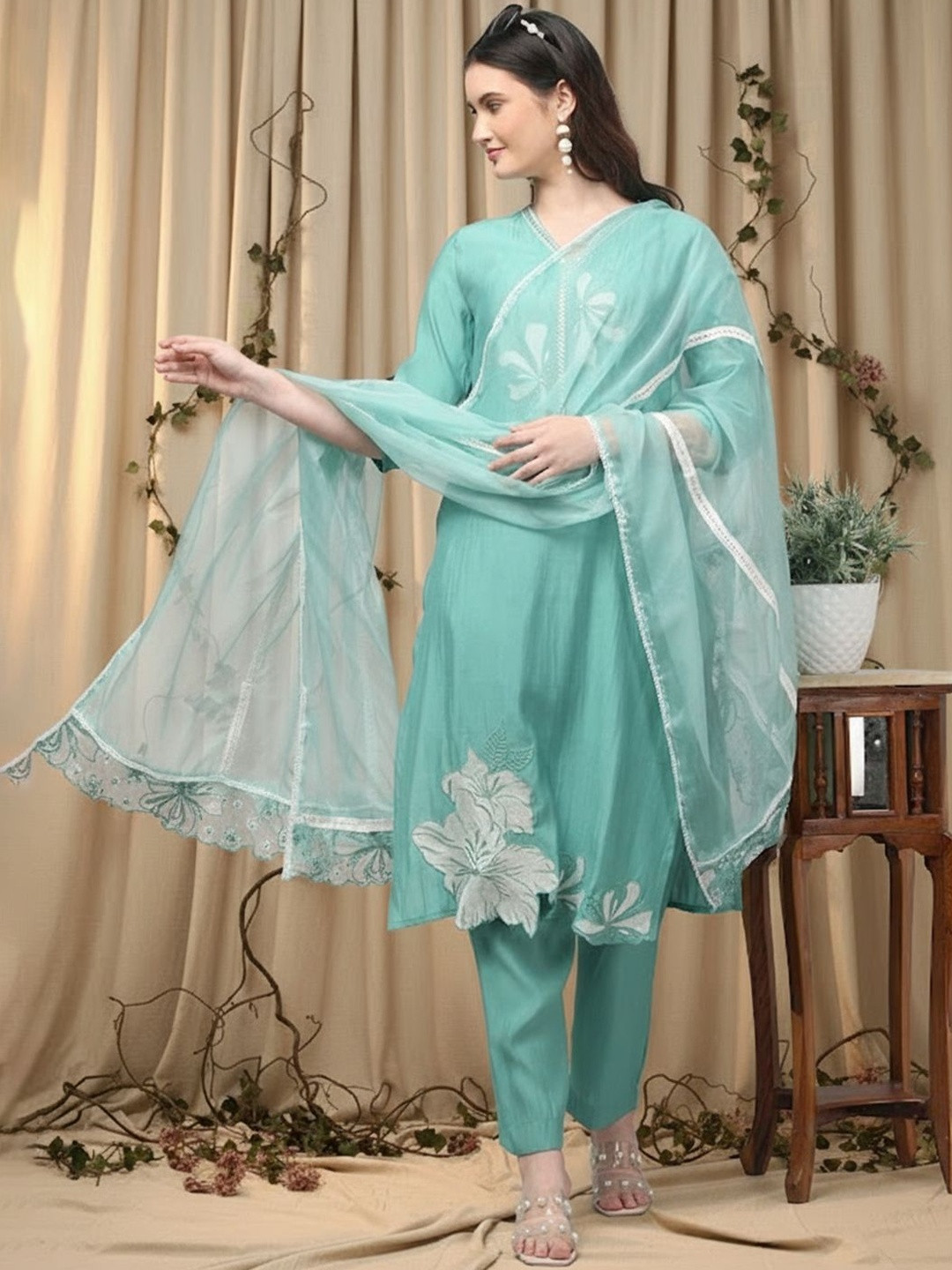 Aronita Women Floral Embroidered Thread Work Pure Cotton Kurta Trousers & Dupatta
