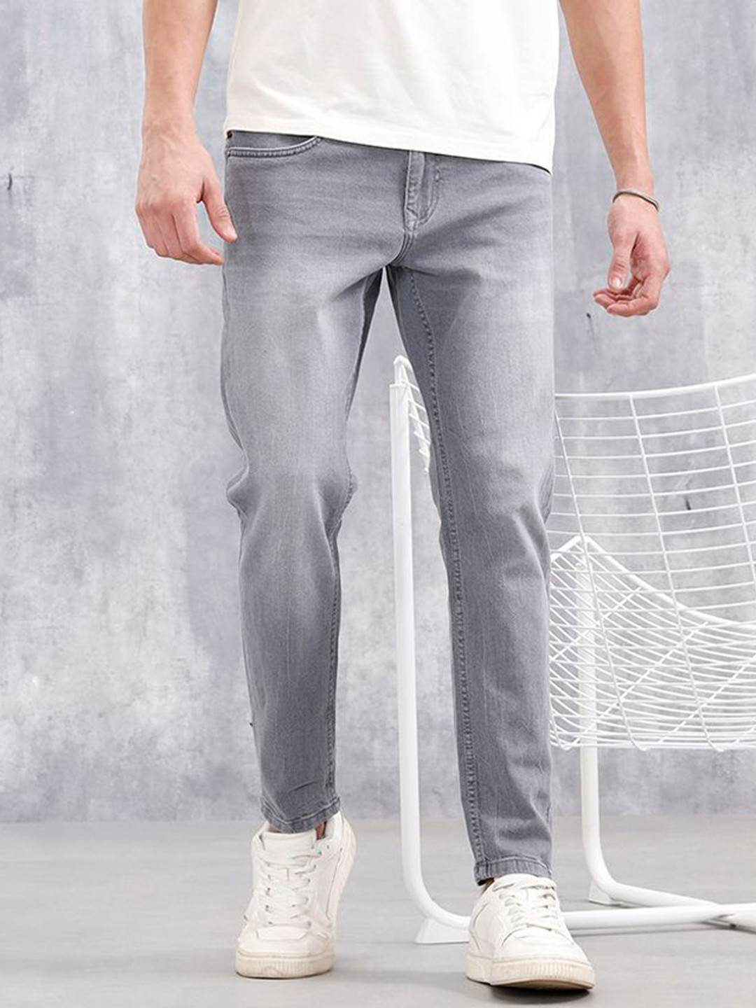 WROGN Men Slim Fit Mid-Rise No Fade Stretchable Jeans