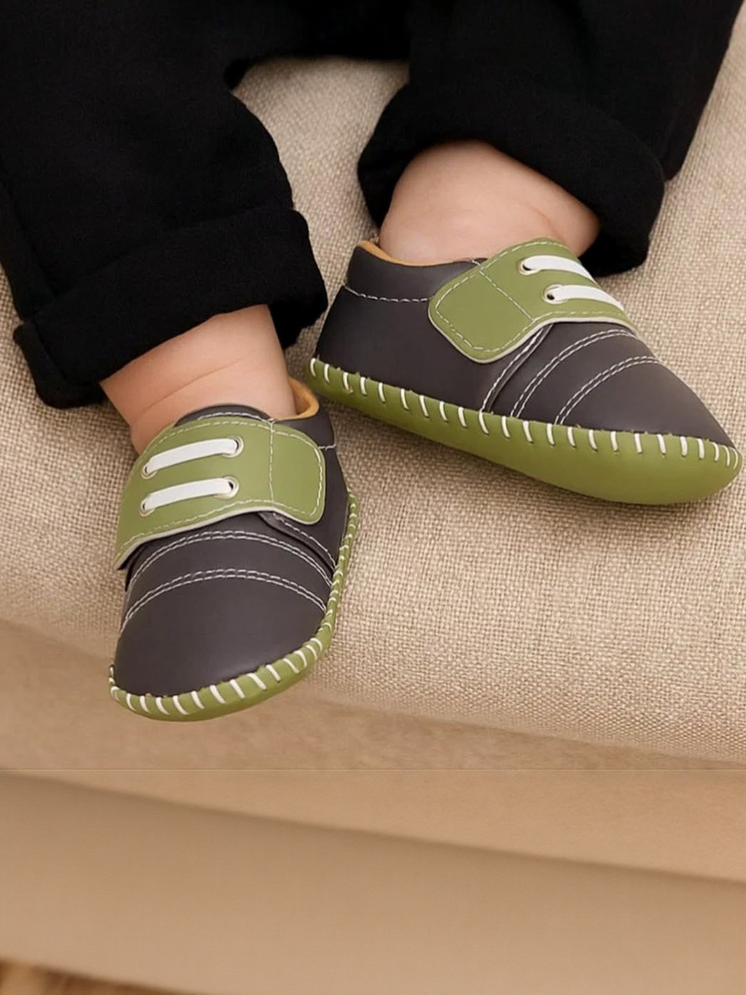 NESKA MODA Girls Grey & Green Velcro Booties