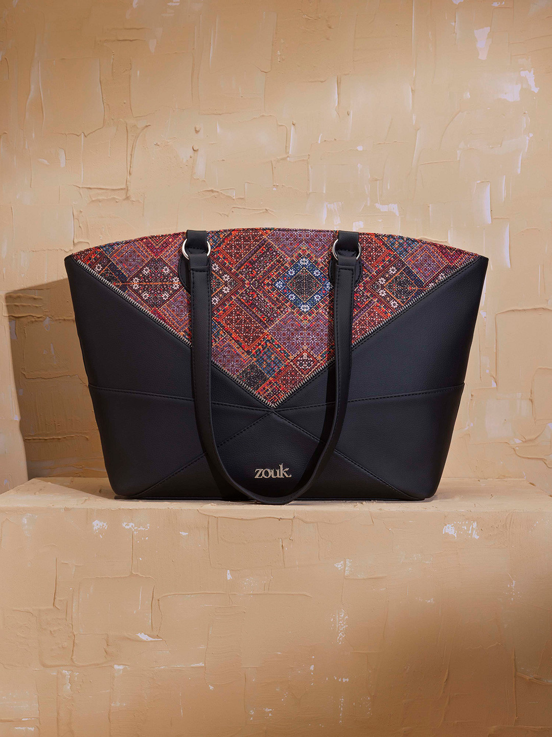 ZOUK Women Abstract Printed Structured Rhea Kapoor Shoulder Bag - Bhuj Rabari