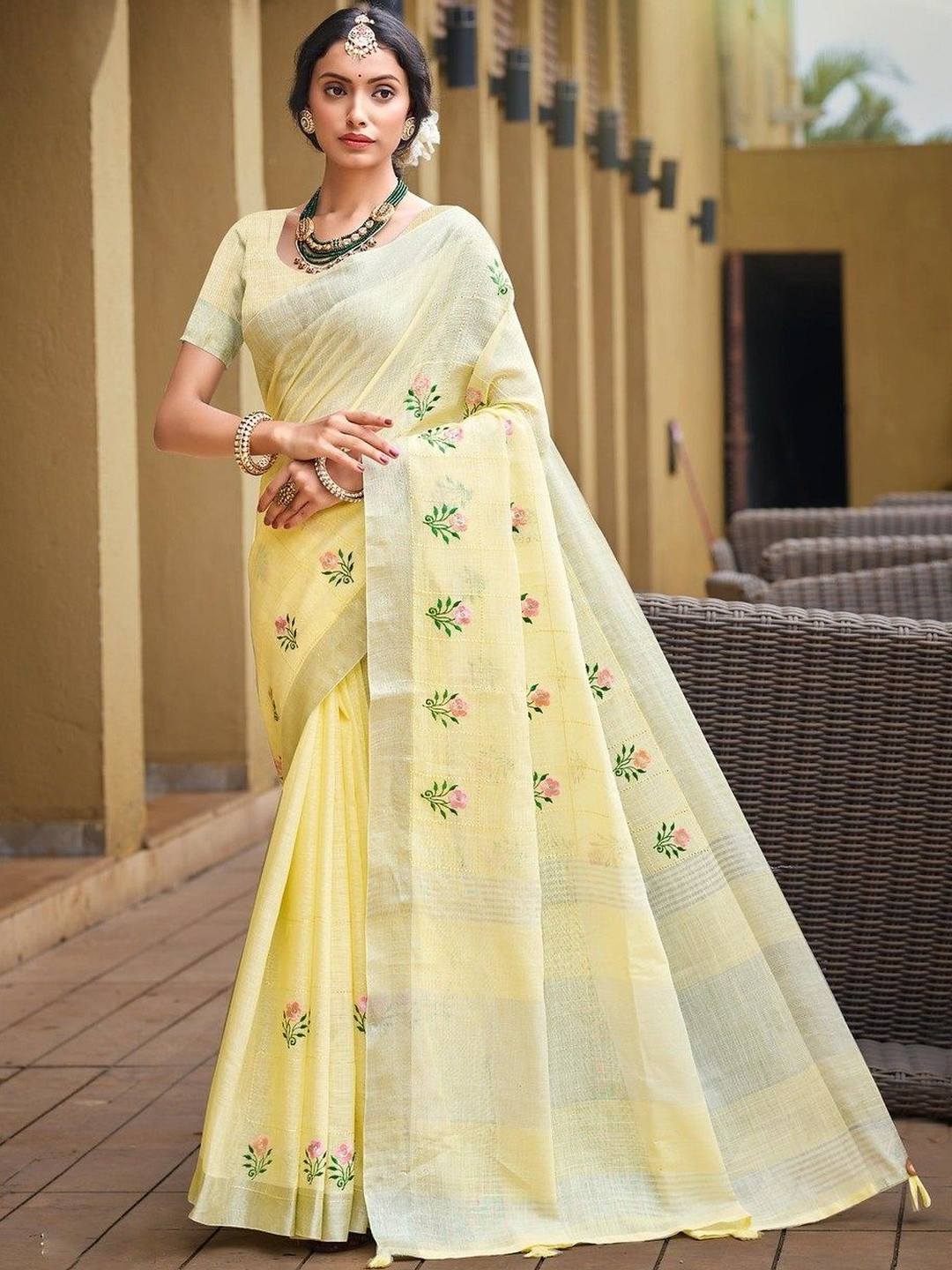 MAHALASA Woven Design Floral Embroidered Saree With Blouse Piece