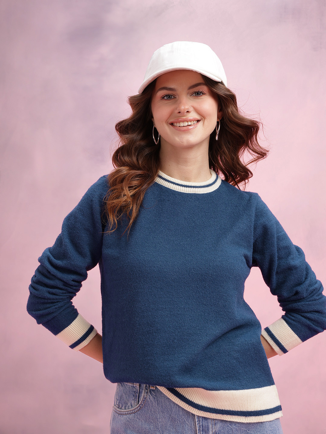 DressBerry Round Neck Pullover with Contrasting Edges
