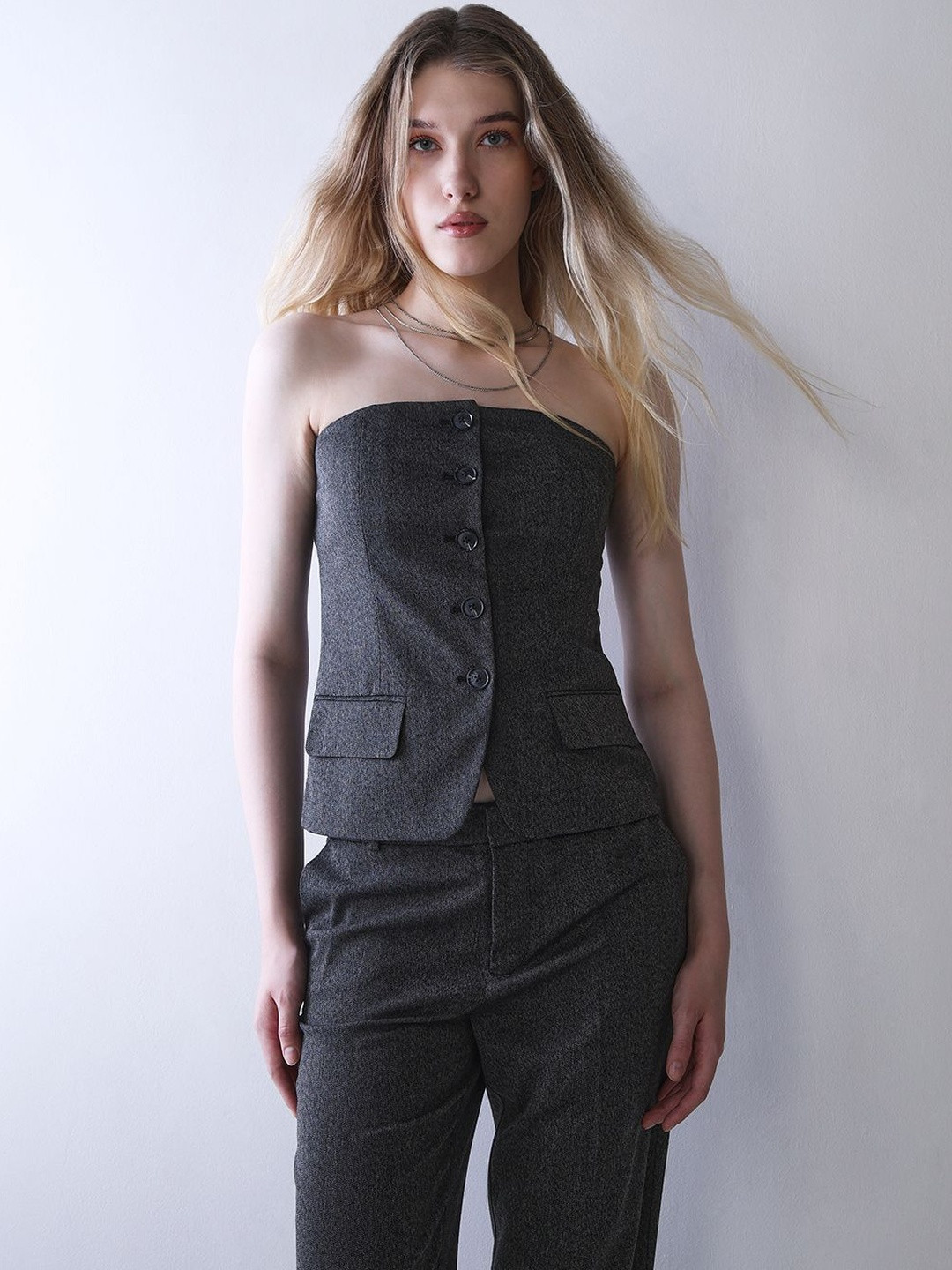 ONLY Solid Utility Pockets Detail Strapless Tube Top