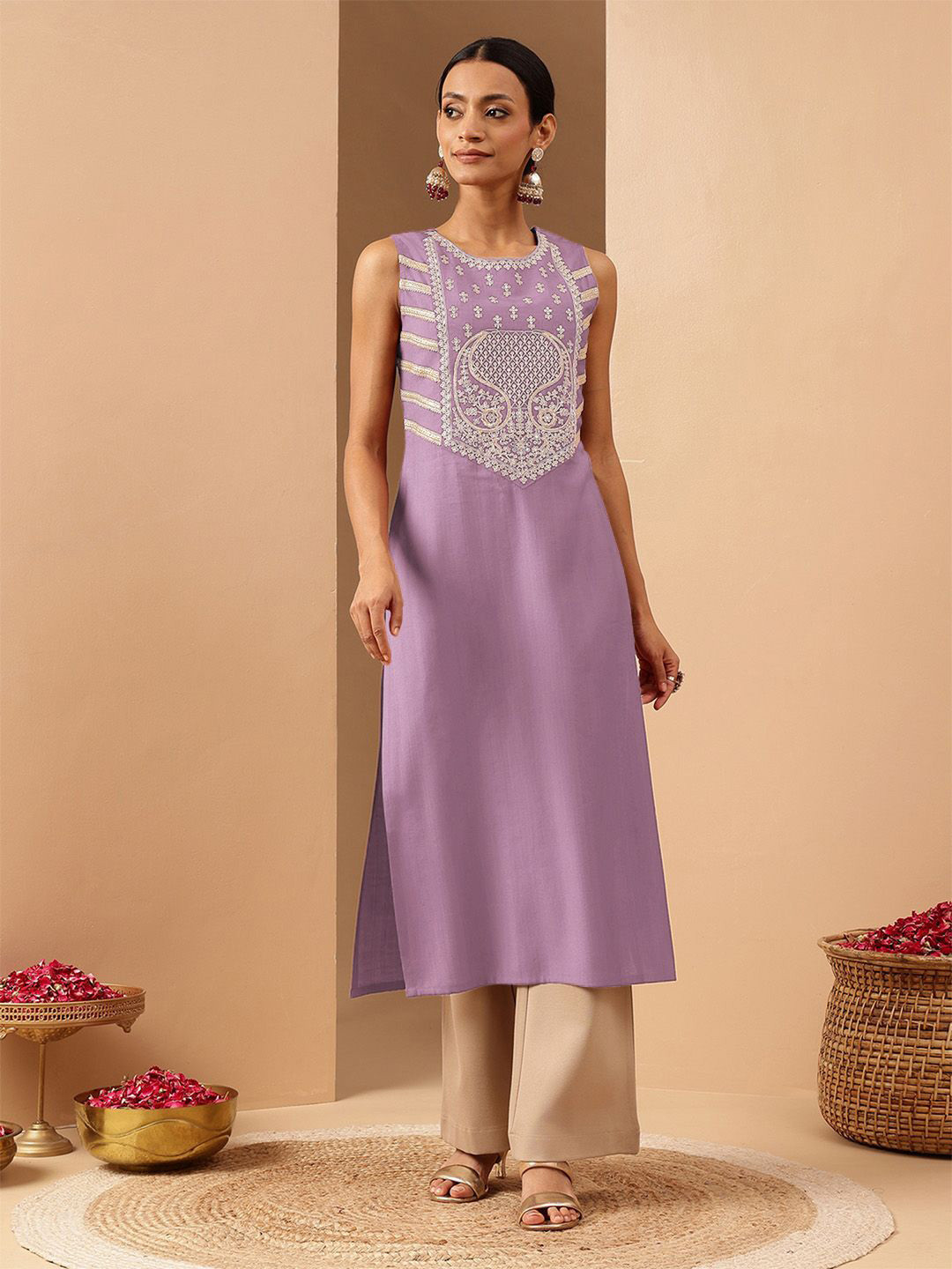 Janasya Ethnic Motifs Yoke Design Sleeveless Sequinned Kurta