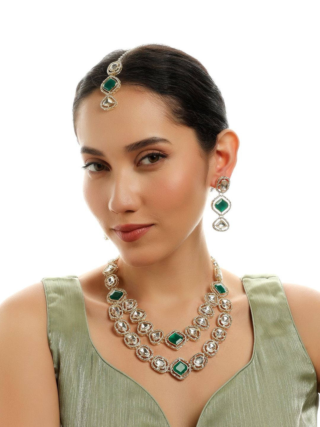 QUEENS NECK Stone-Studded Jewellery Set