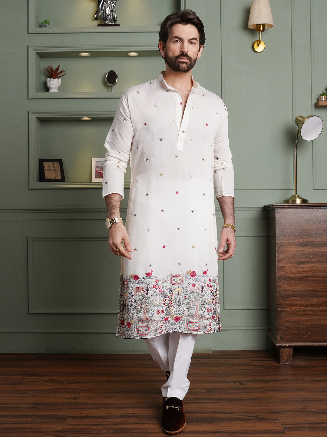 SOJANYA Men Floral Embroidered Regular Thread Work Republic Day Kurta with Pyjamas