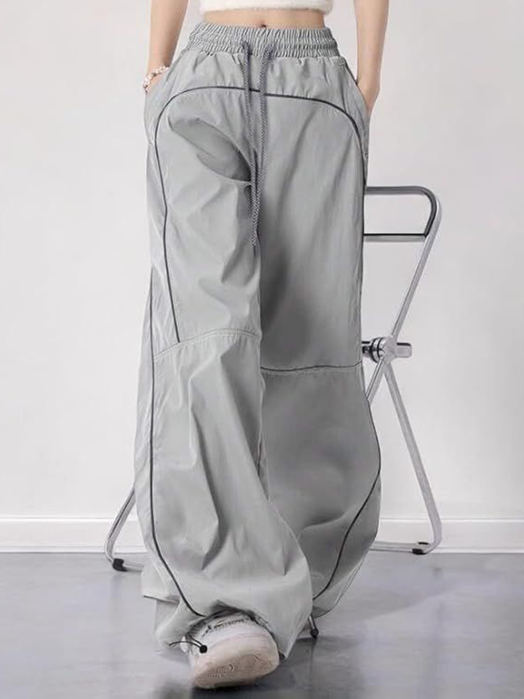 LEXREX Women Regular Fit Mid-Rise Parachute Trousers