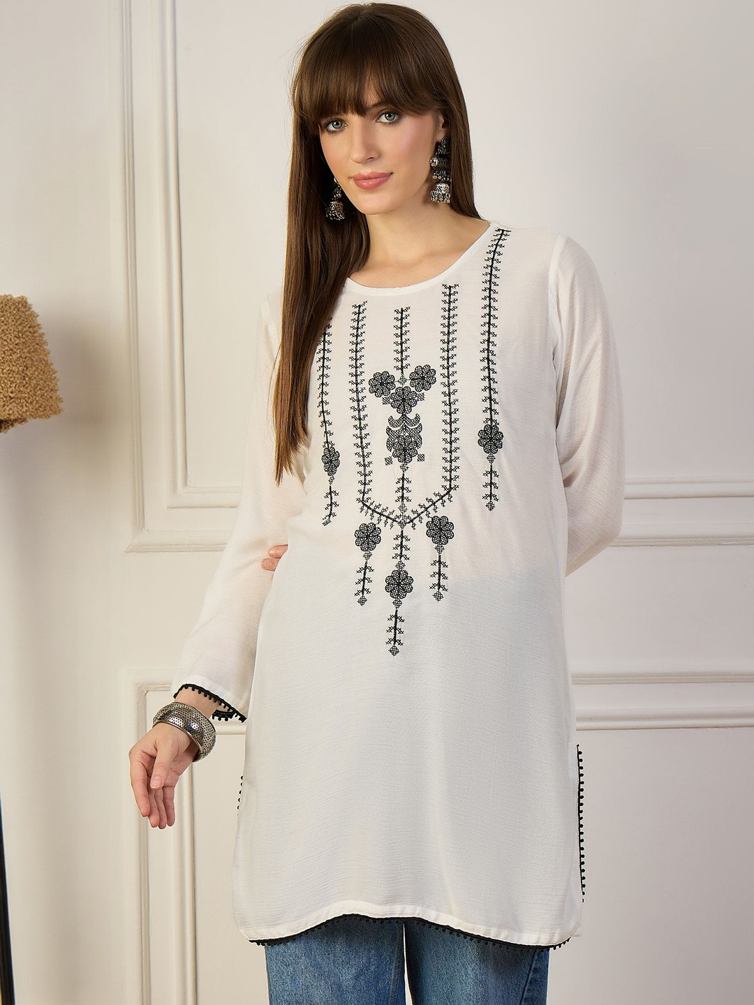 VredeVogel Floral Embroidered Ethnic Top