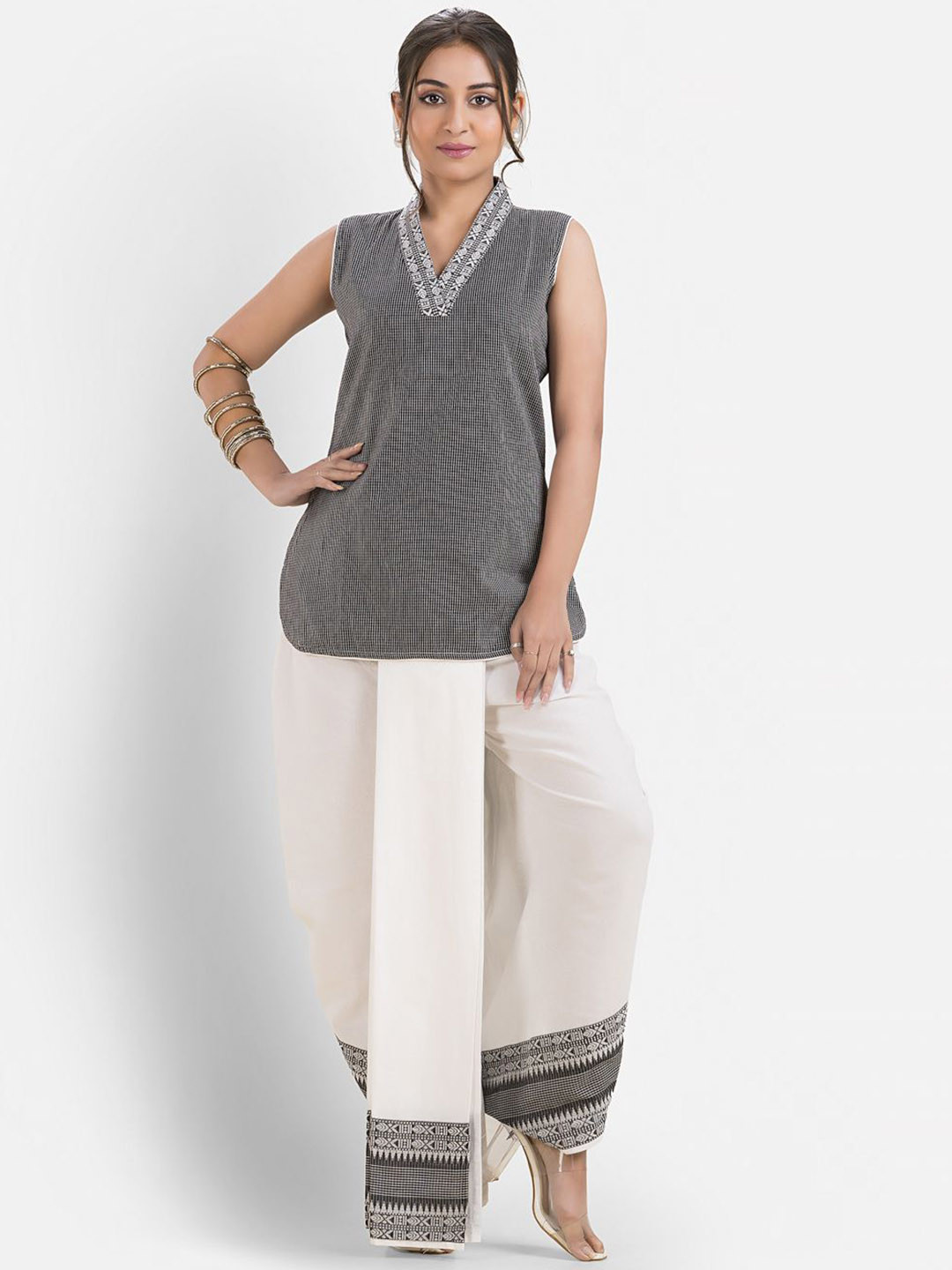 Crazy Needle Women Printed Pure Dhaniakhali Cotton V-Neck Top With Dhoti Co-Ords