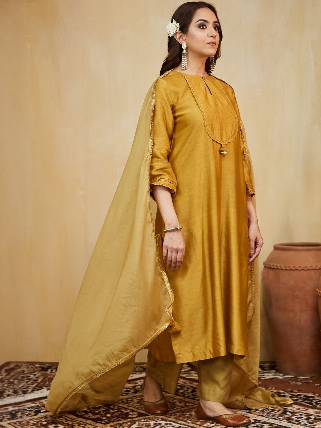 Mushio Women Regular Kurta With Trousers & Dupatta