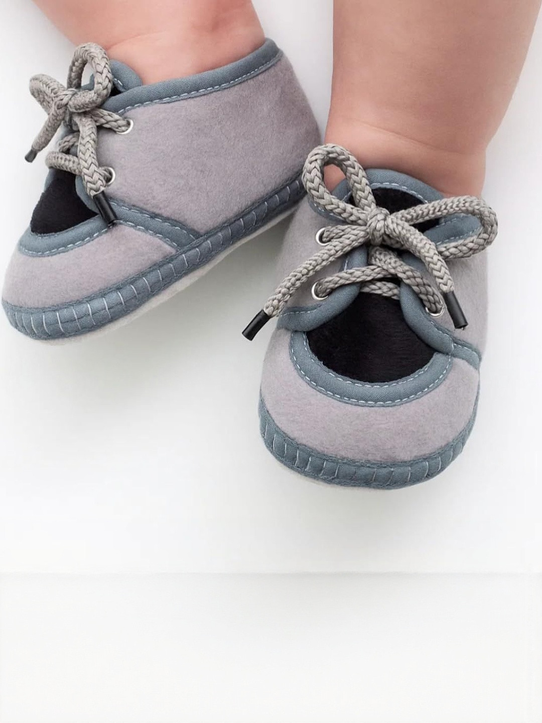 NESKA MODA Kids Unisex Grey & Black Soft Pre-Walker Lace Booties