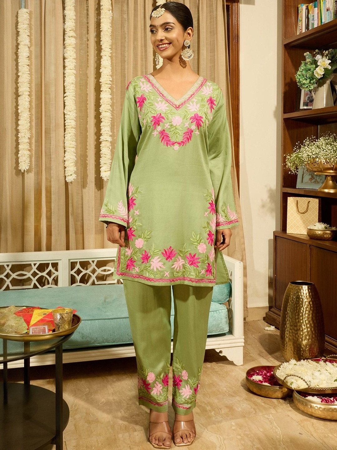HOUSE OF KARI Women Green Kashmiri Aari Embroidered Kurta Set With Straight Pants