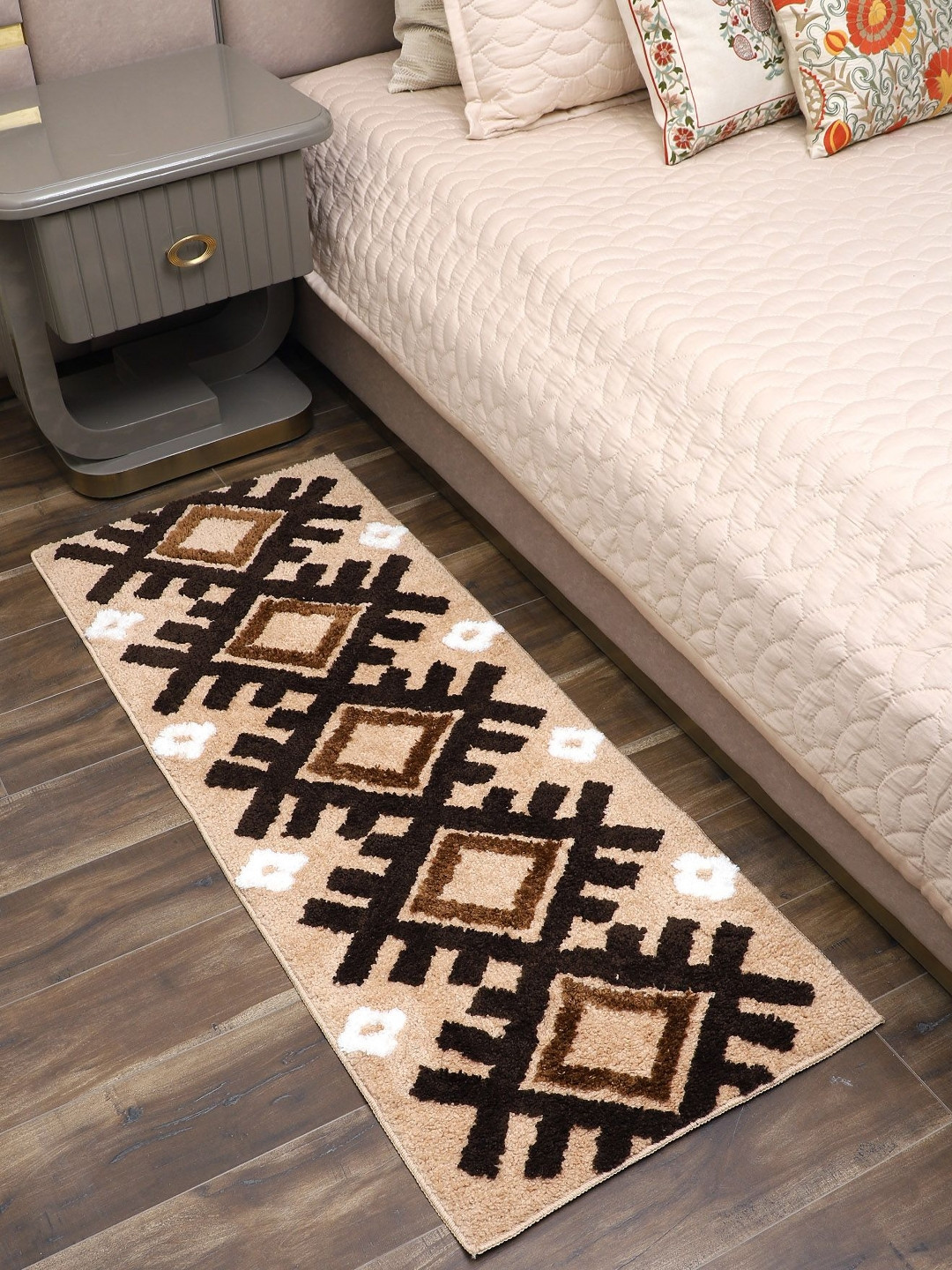 Datch Black & Beige Tufted 150 Microfibre Bath Rug