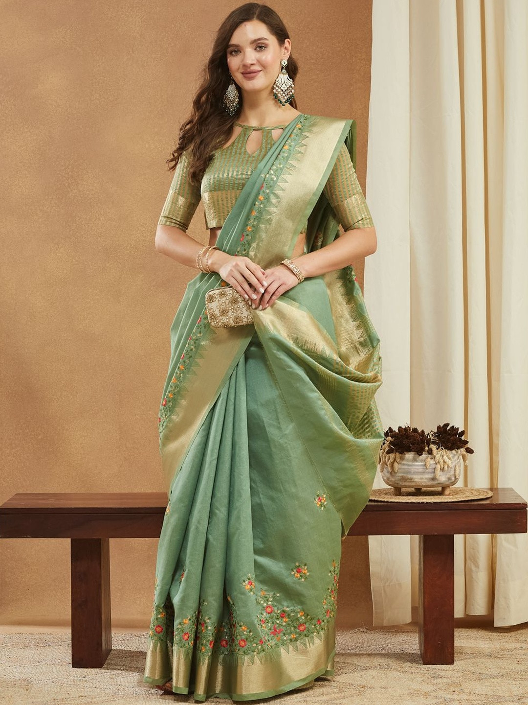 RAJGRANTH Floral Embroidered Wedding Saree