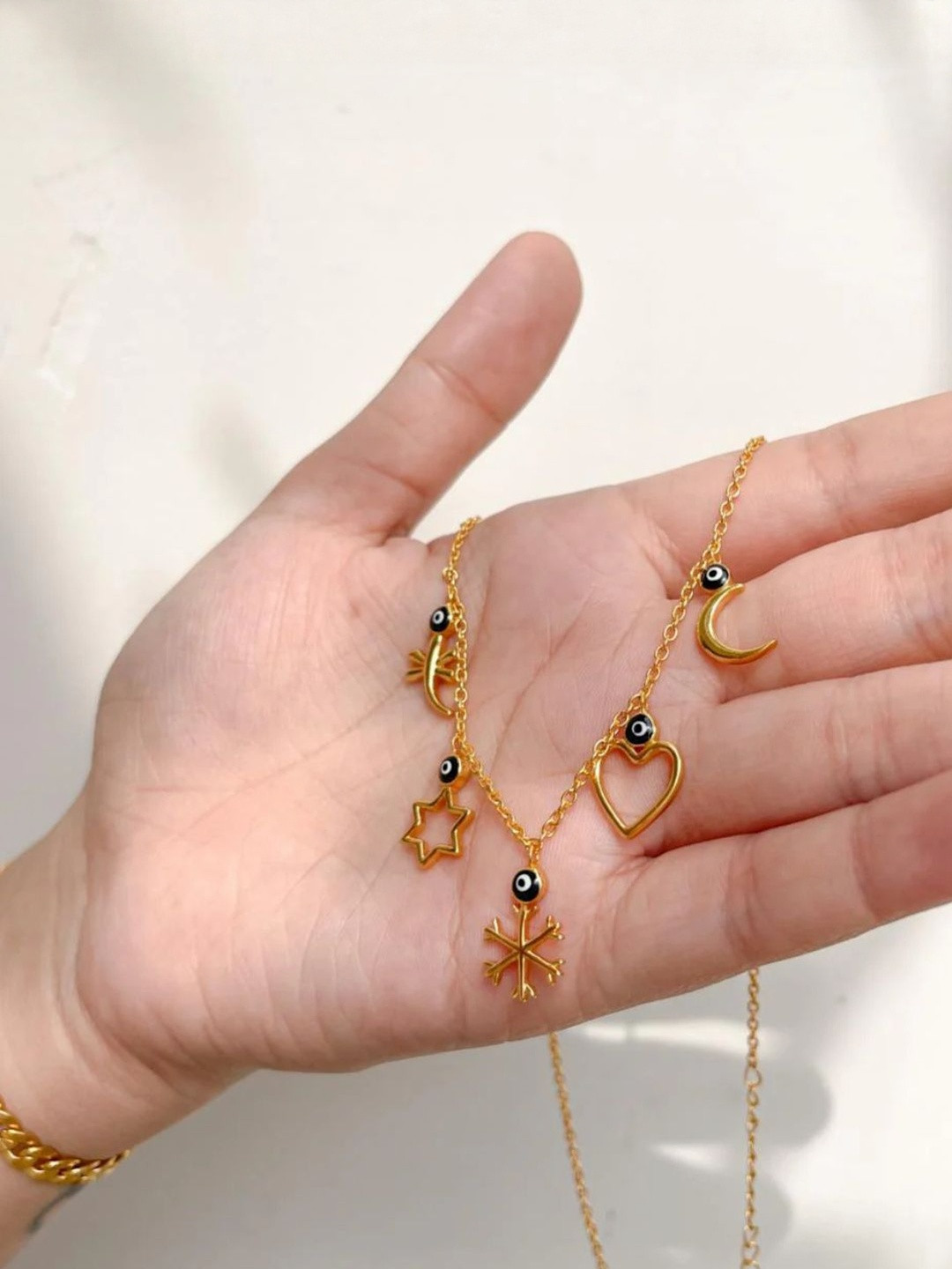 ALSO - A Look to Stand Out Gold-Plated Statement Necklace And Chain