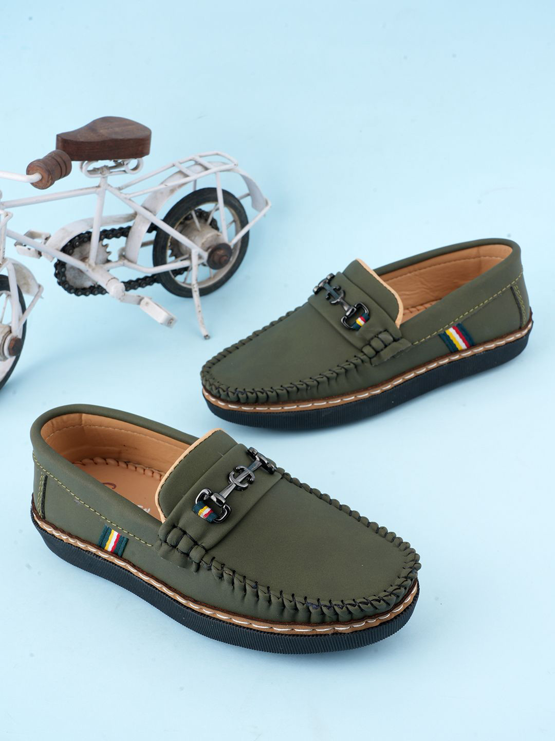 ZOOMBIE Boys Solid Buckles Leather Loafers