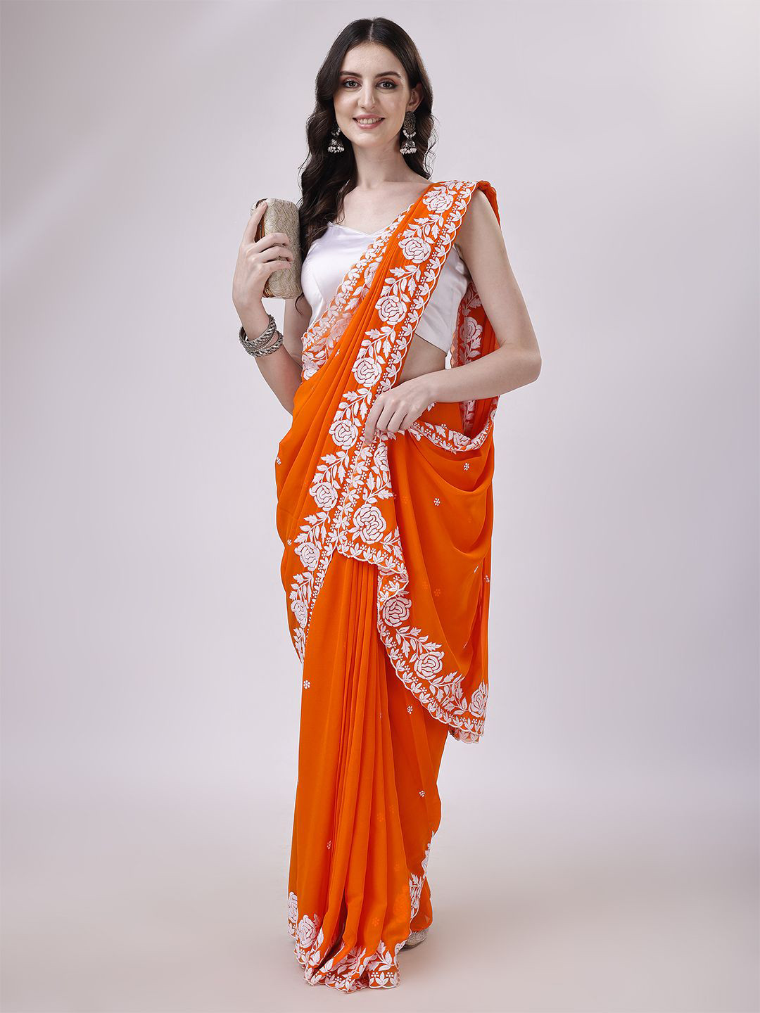HESVI Women Pure Georgette Floral Embroidered Saree