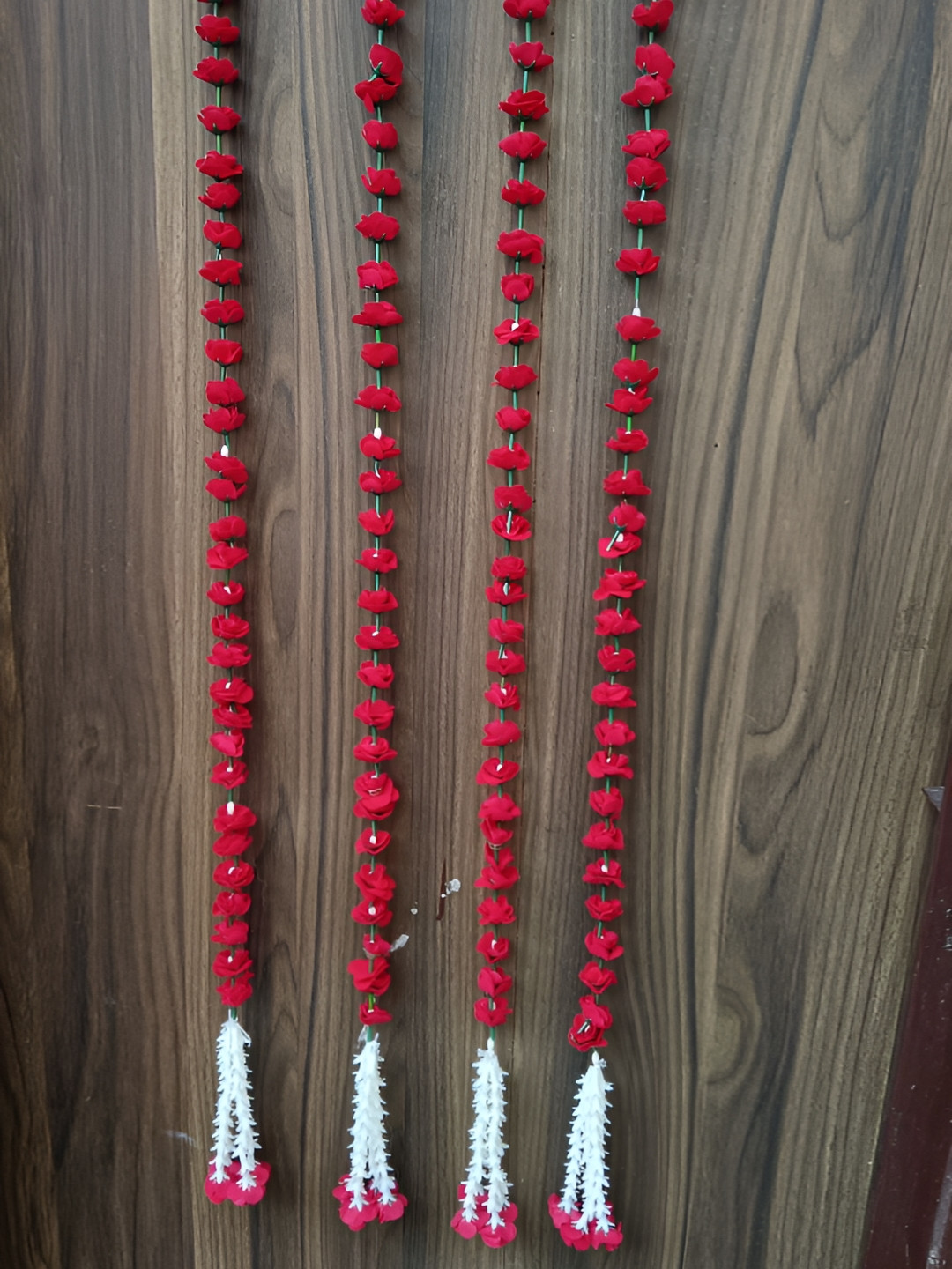 Nutts Red & White Set of 4 Rose & Tuberose Tassel Toran