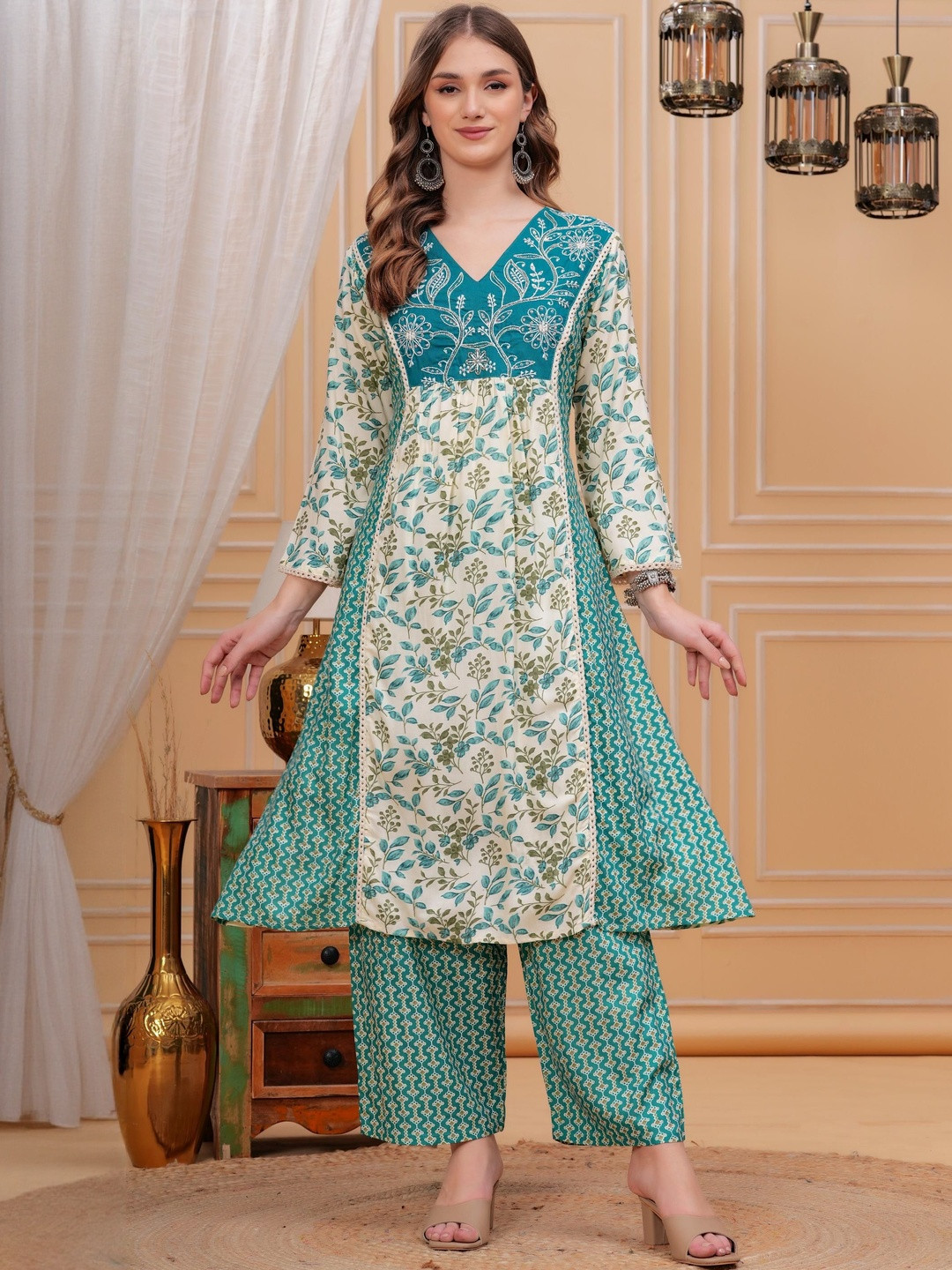 HIGHLIGHT FASHION EXPORT Floral Printed Panelled Thread Work Kurta With Trousers