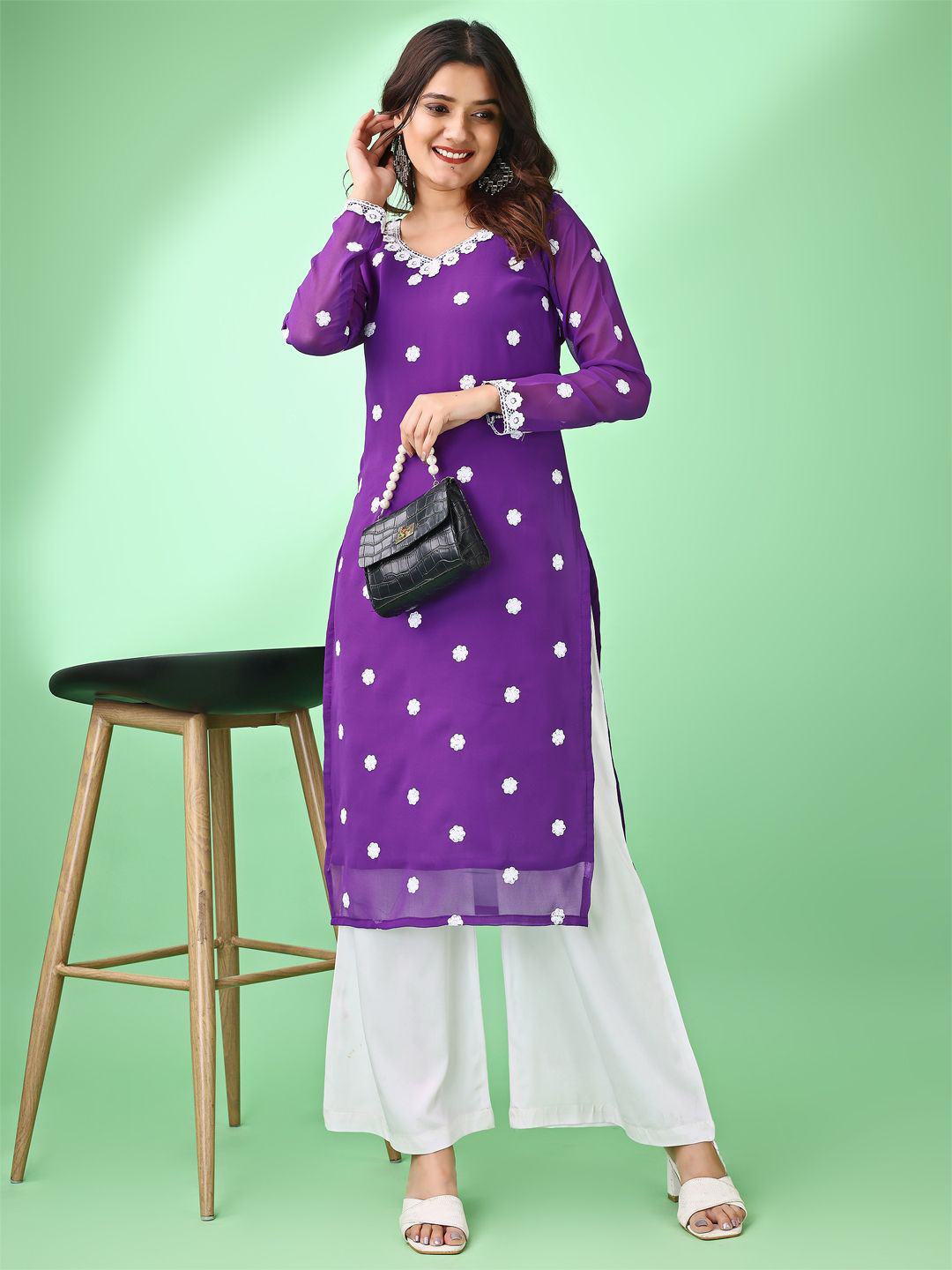 HESVI Women Floral Embroidered Daily Straight Kurta