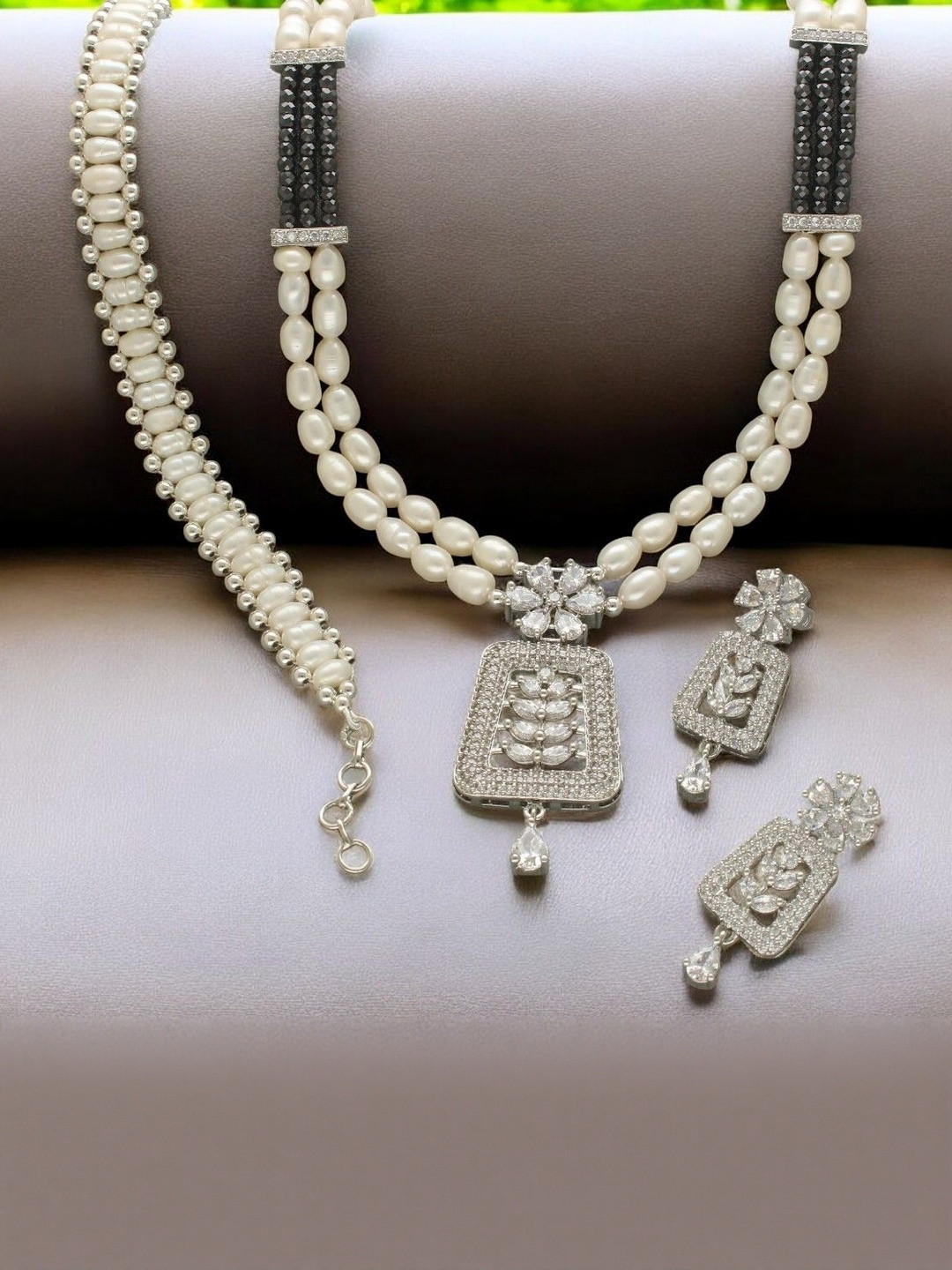 Sri Jagdamba Pearls Dealer Women Pearl Necklace and Earrings with Bracelet