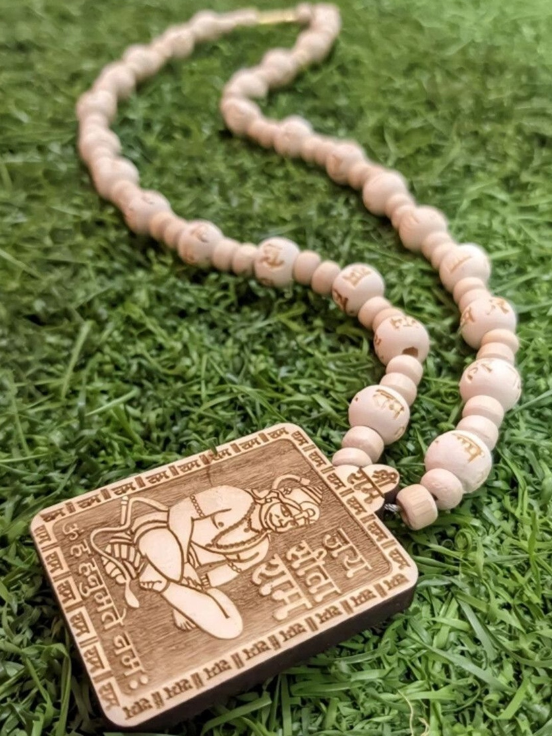 Basukiya Unisex Brass Om Hi Hanumate Necklace