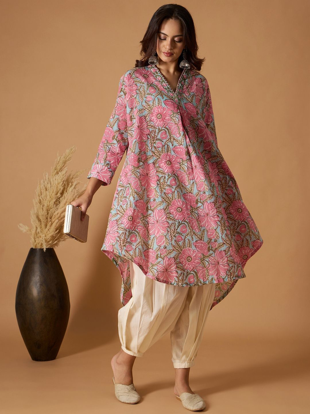Kaala Teeka Floral Printed Gotta Patti V-Neck Pure Cotton A-Line Kurta
