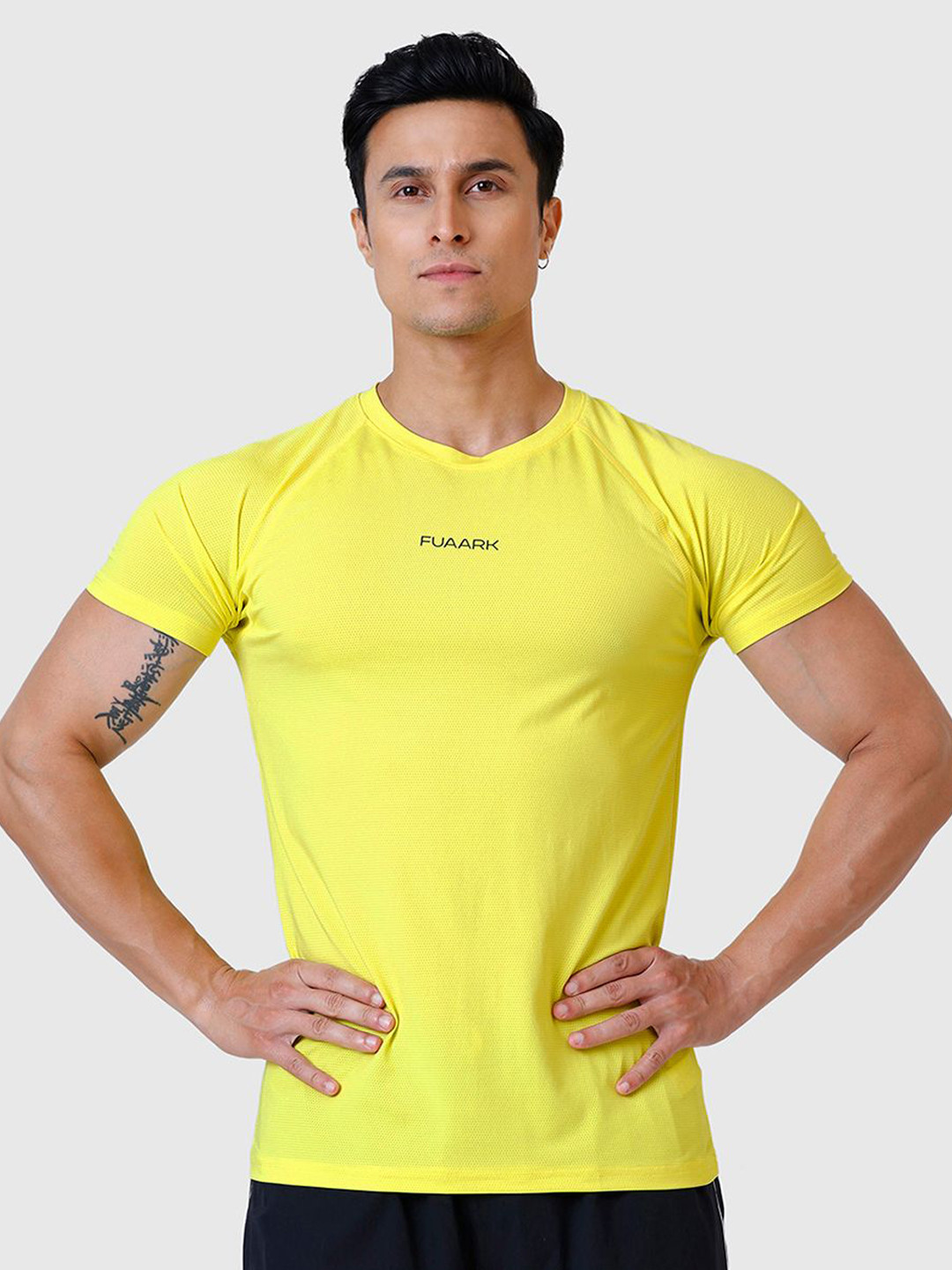 FUAARK Men Anti Odour Solid Round Neck Slim Fit T-shirt