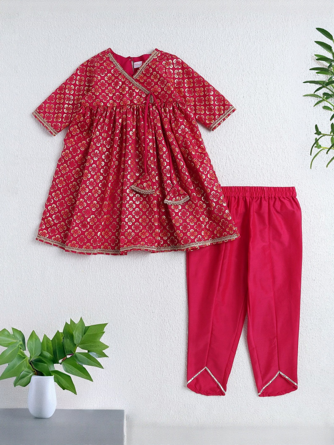 The Magic Wand Girls Printed V-Neck Gotta Patti A-Line Kurta With Trousers